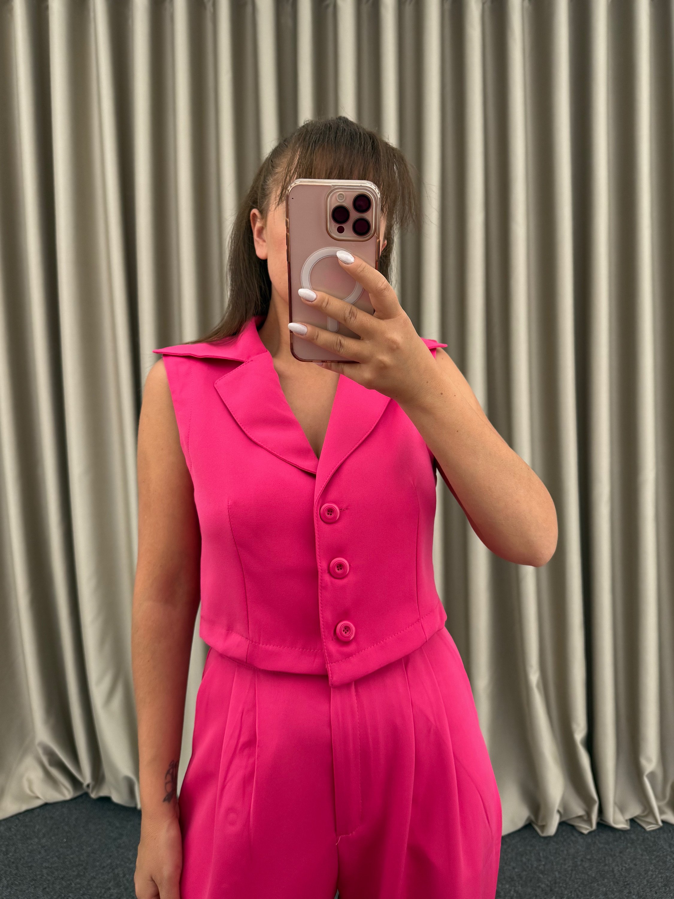 Pembe Yelekli Takım