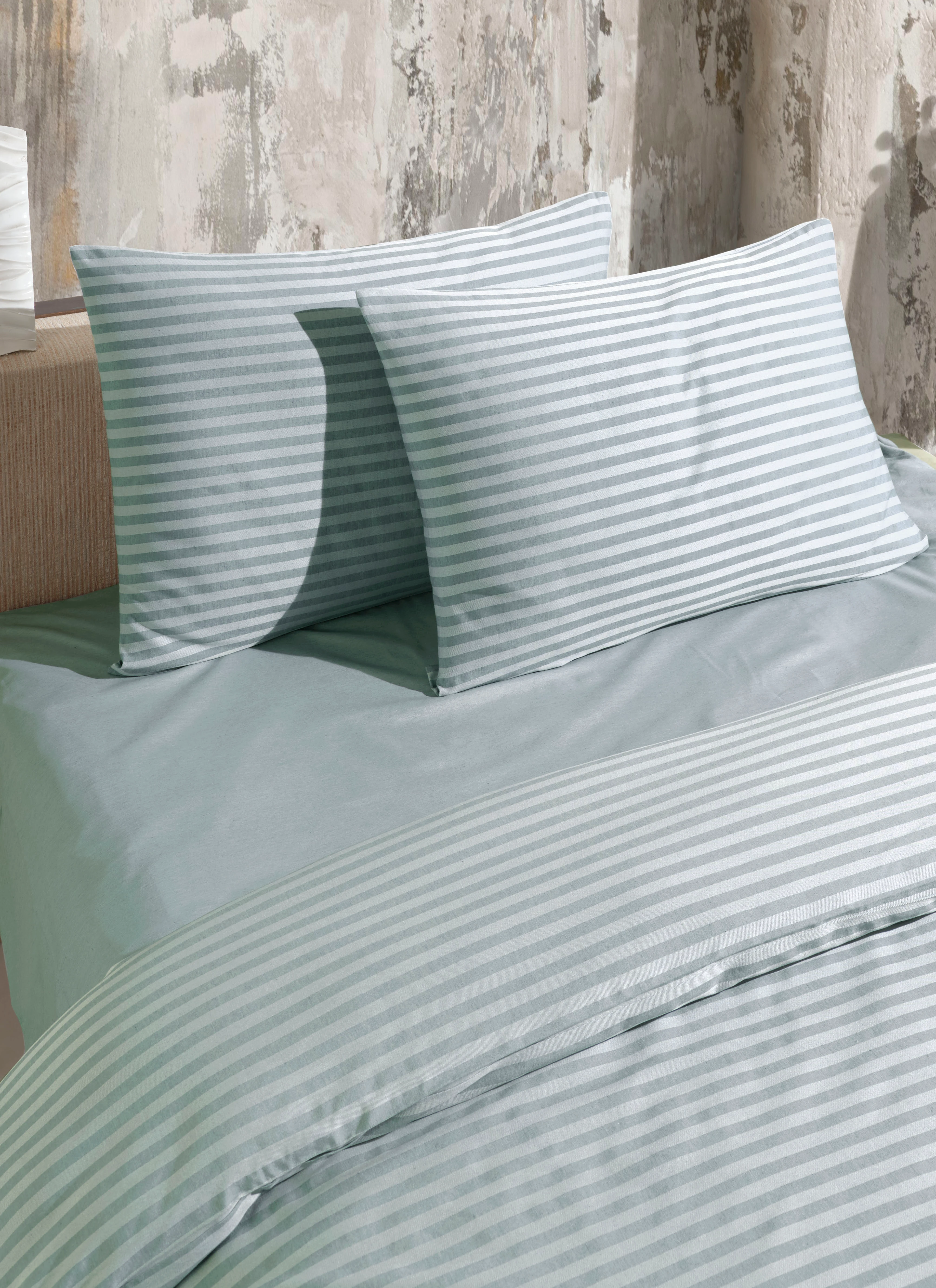 Çizgili Lastikli Çarşaflı Çift Kişilik Nevresim Takımı