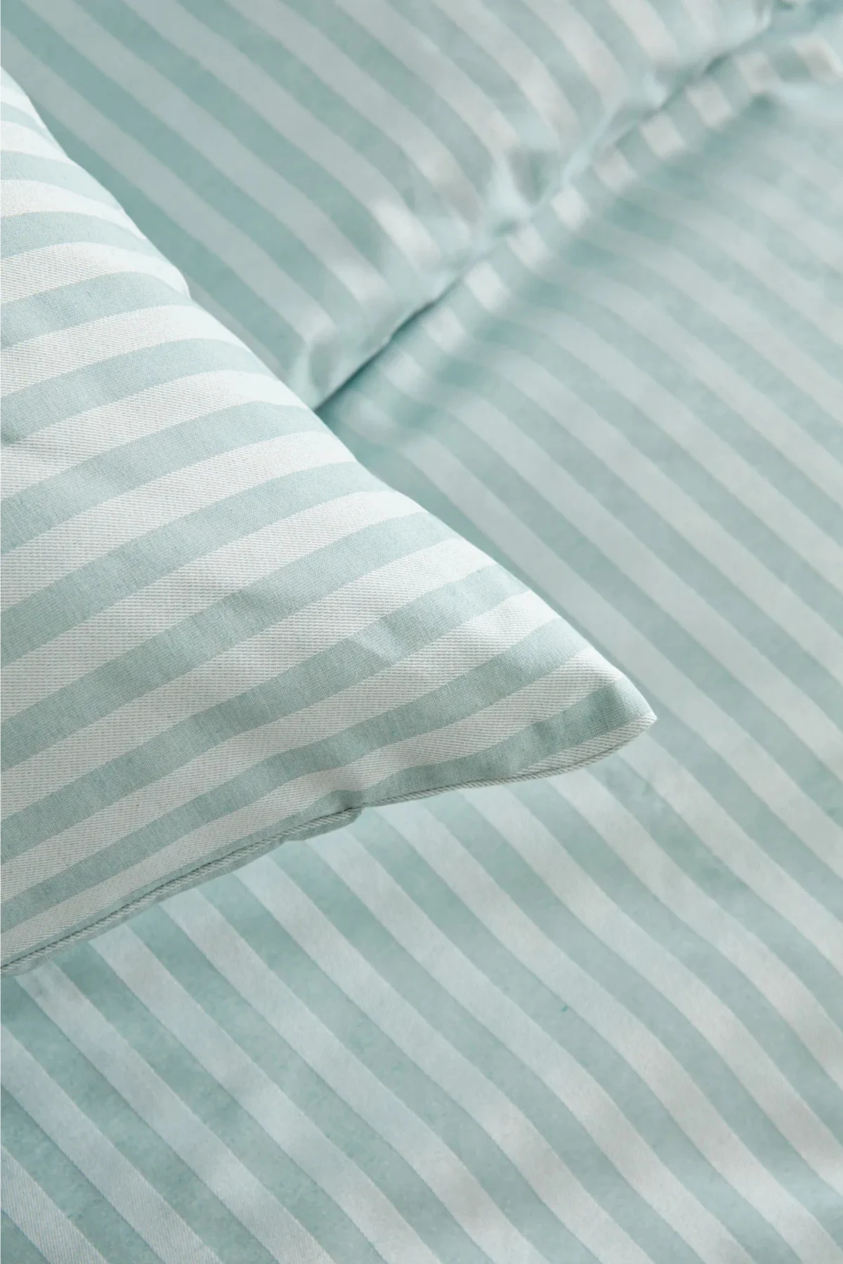 Çizgili Lastikli Çarşaflı Çift Kişilik Nevresim Takımı