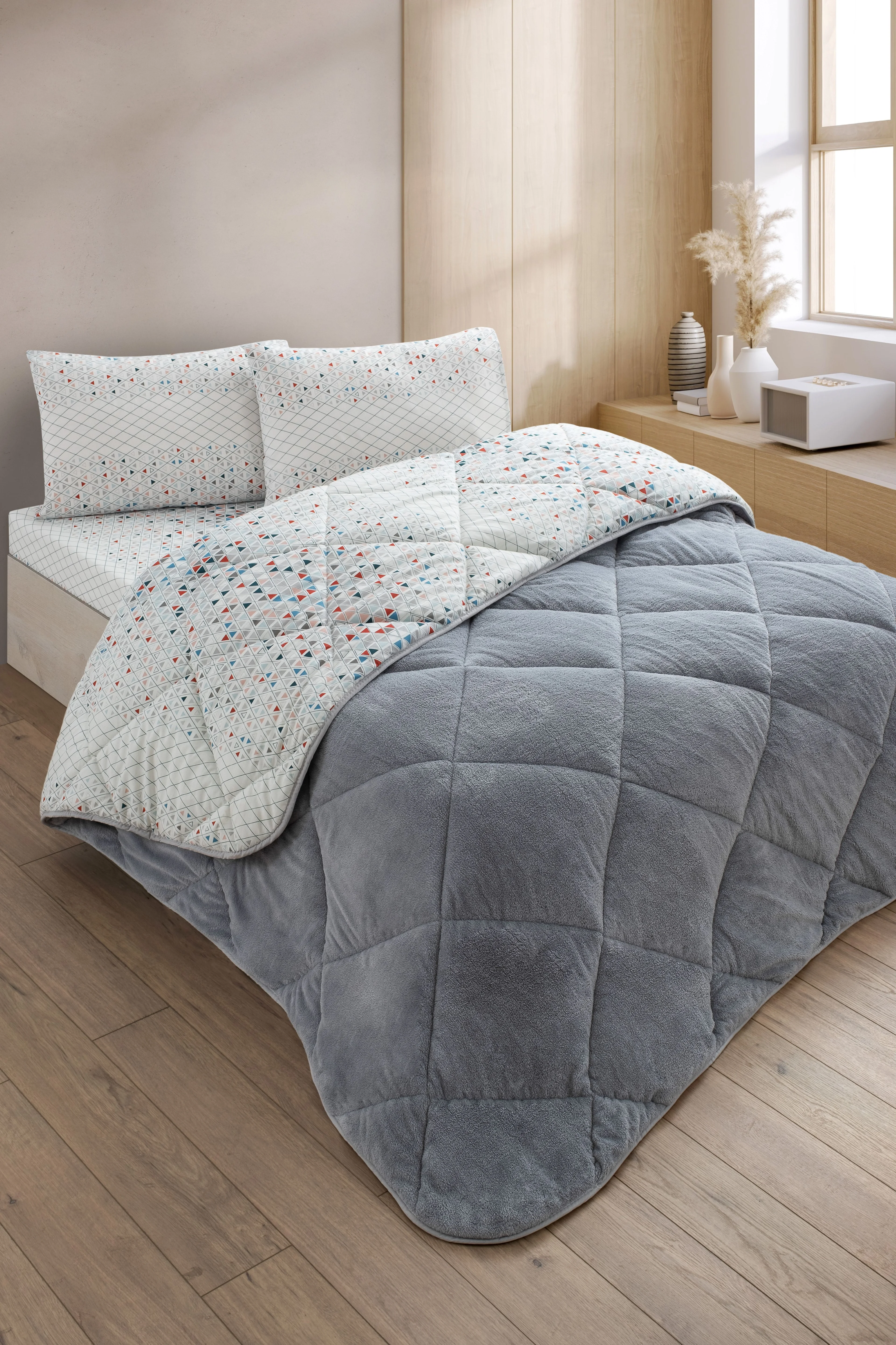 Evoria Battal Boy Lüx Wellsoft Yorgan Çift Taraflı - 2 Adet Yastık Kılıflı Yorgan Seti 215x235 cm - Gri