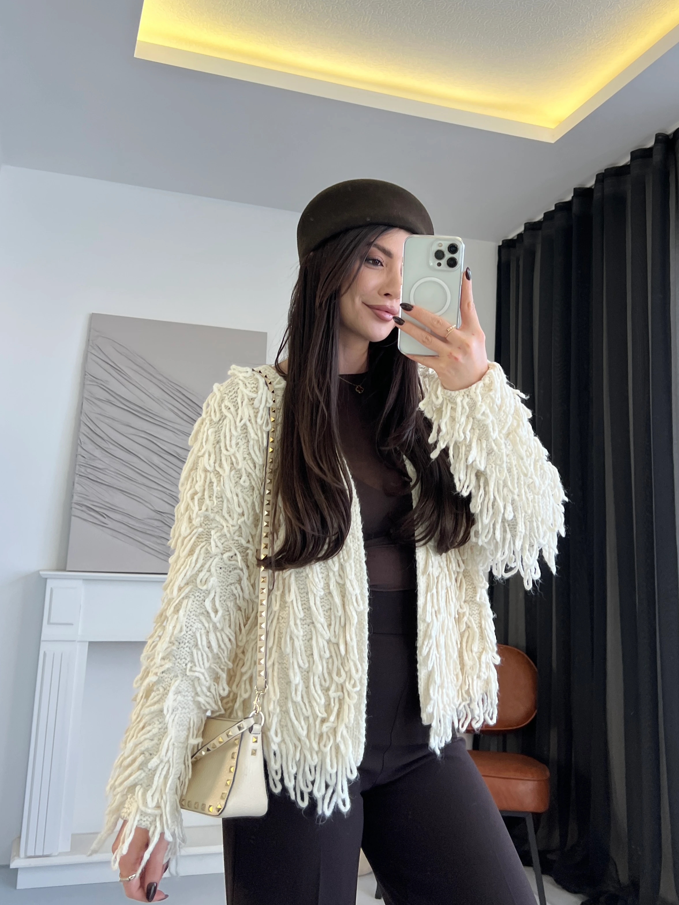 Püsküllü Örgü Dokulu Hırka