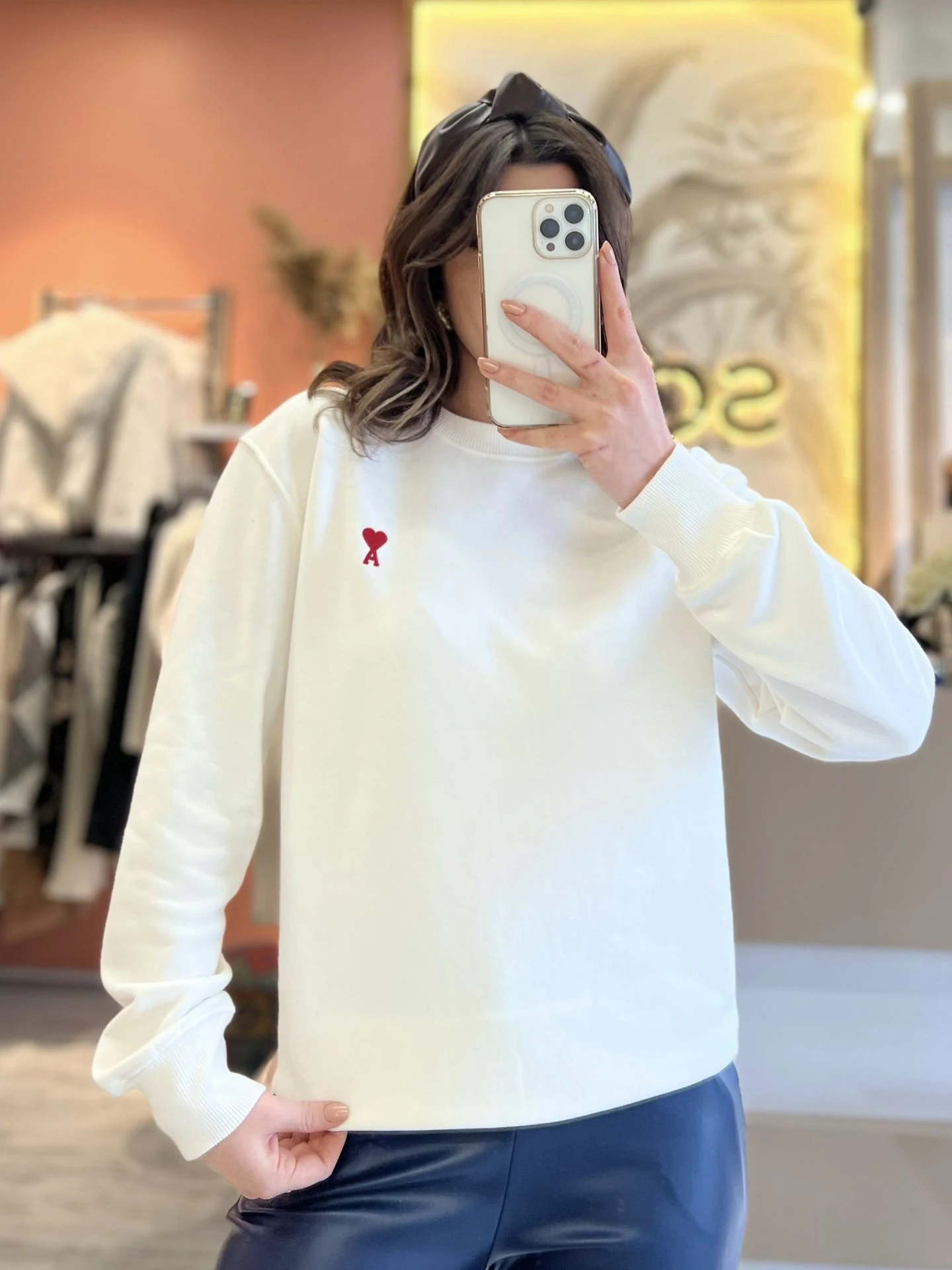 Beyaz Logo Nakışlı Sweatshirt