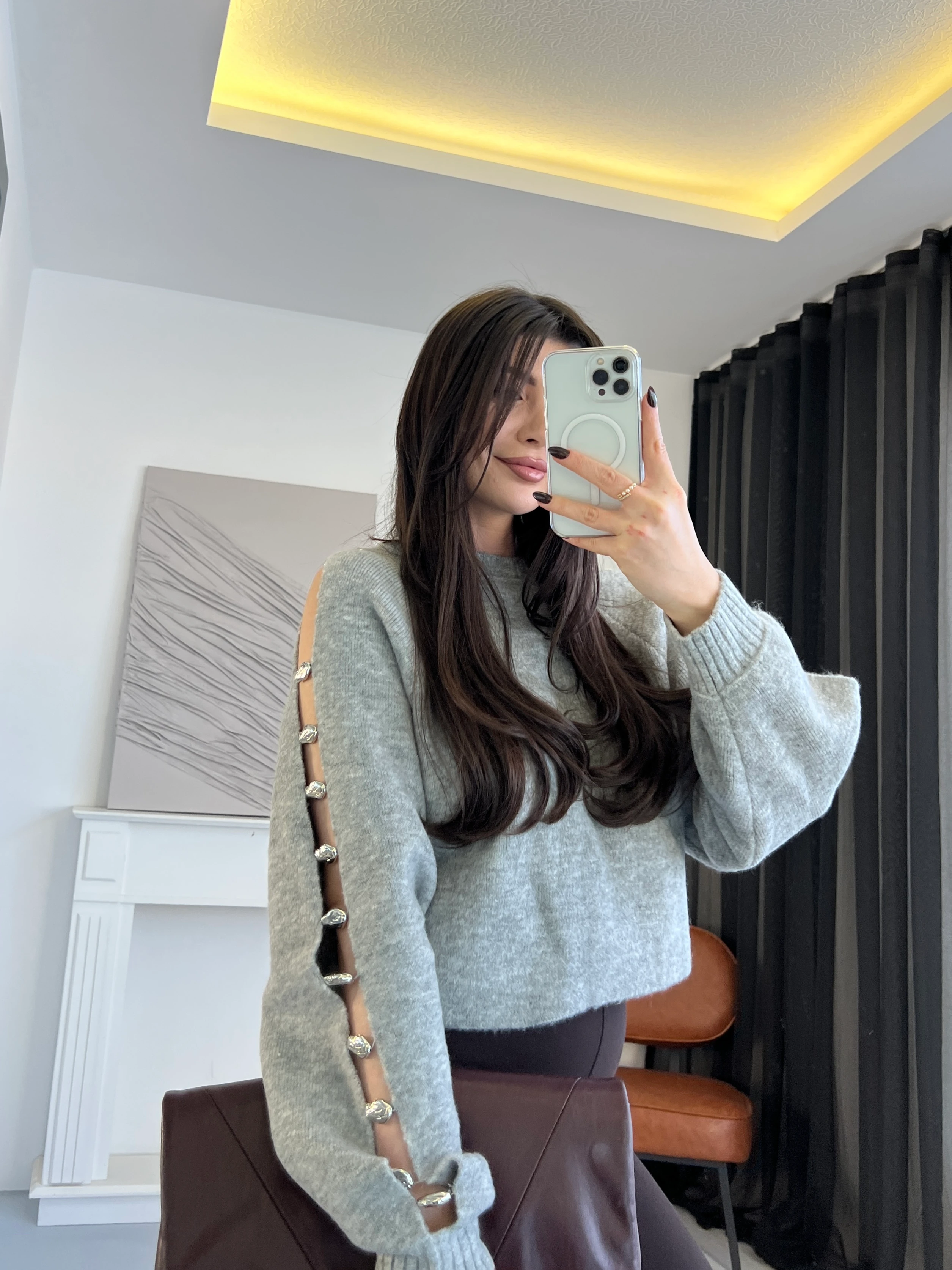 Metal Bağlantılı Kol Detaylı Kazak