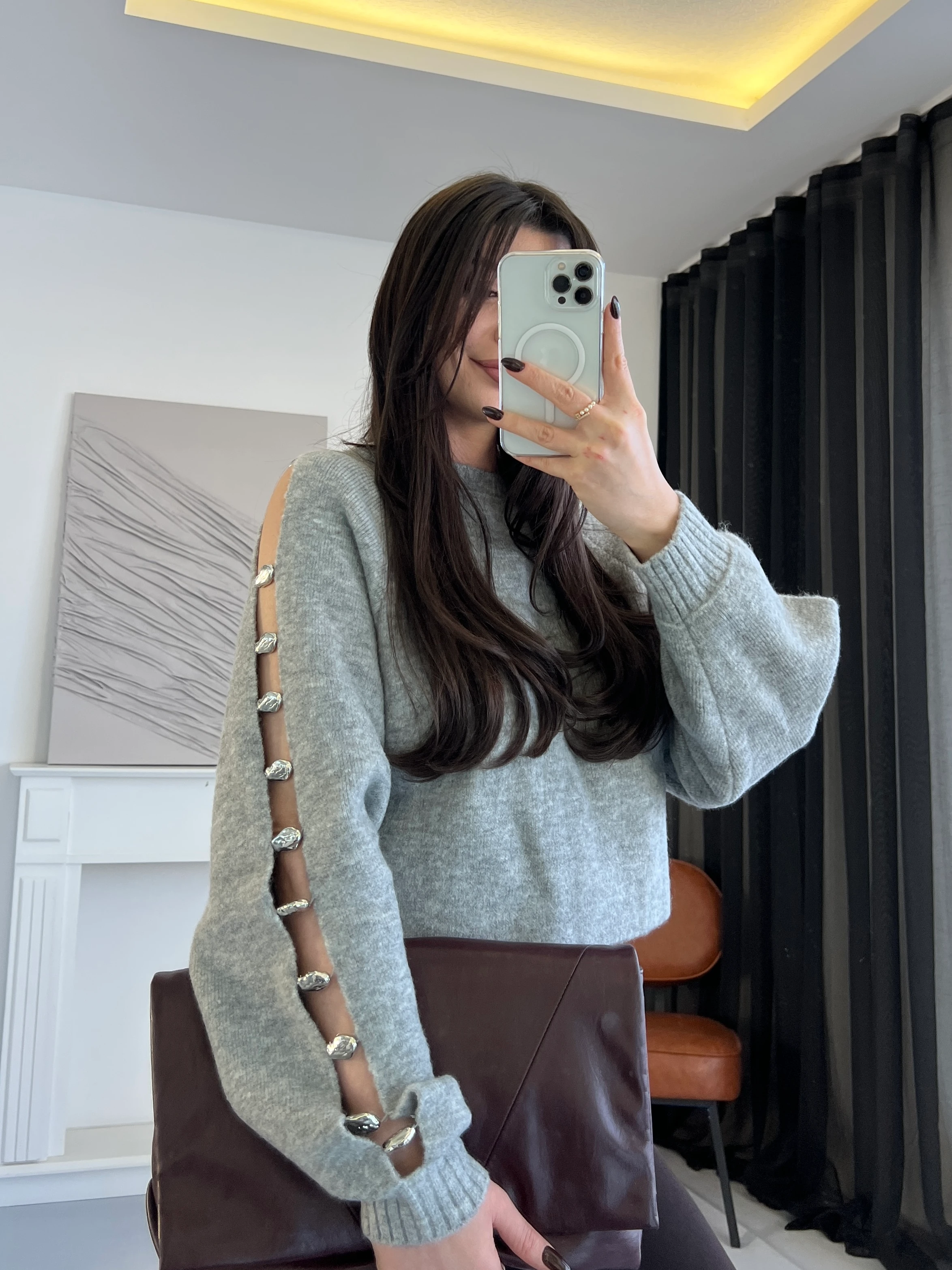 Metal Bağlantılı Kol Detaylı Kazak