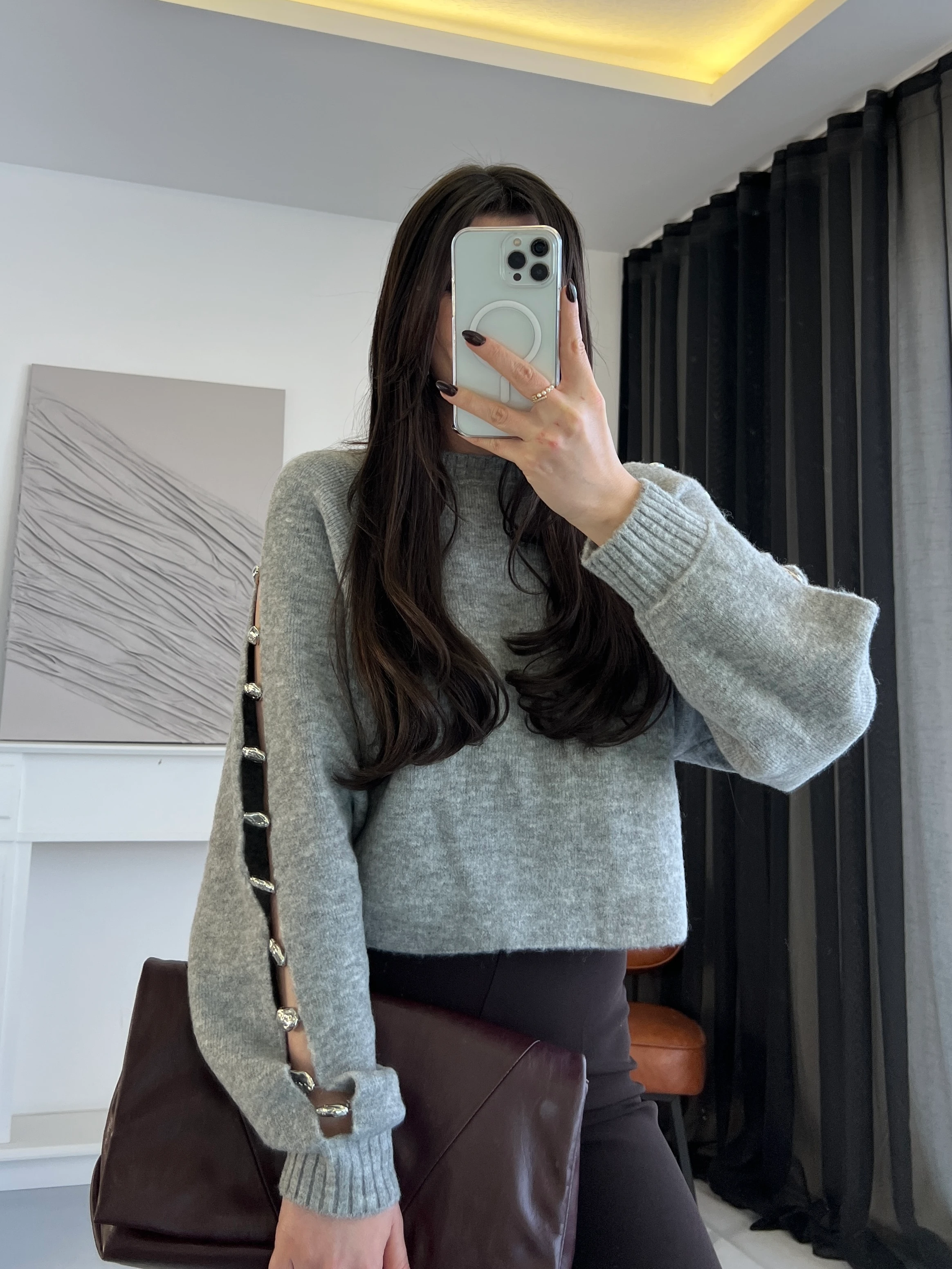 Metal Bağlantılı Kol Detaylı Kazak - Gri