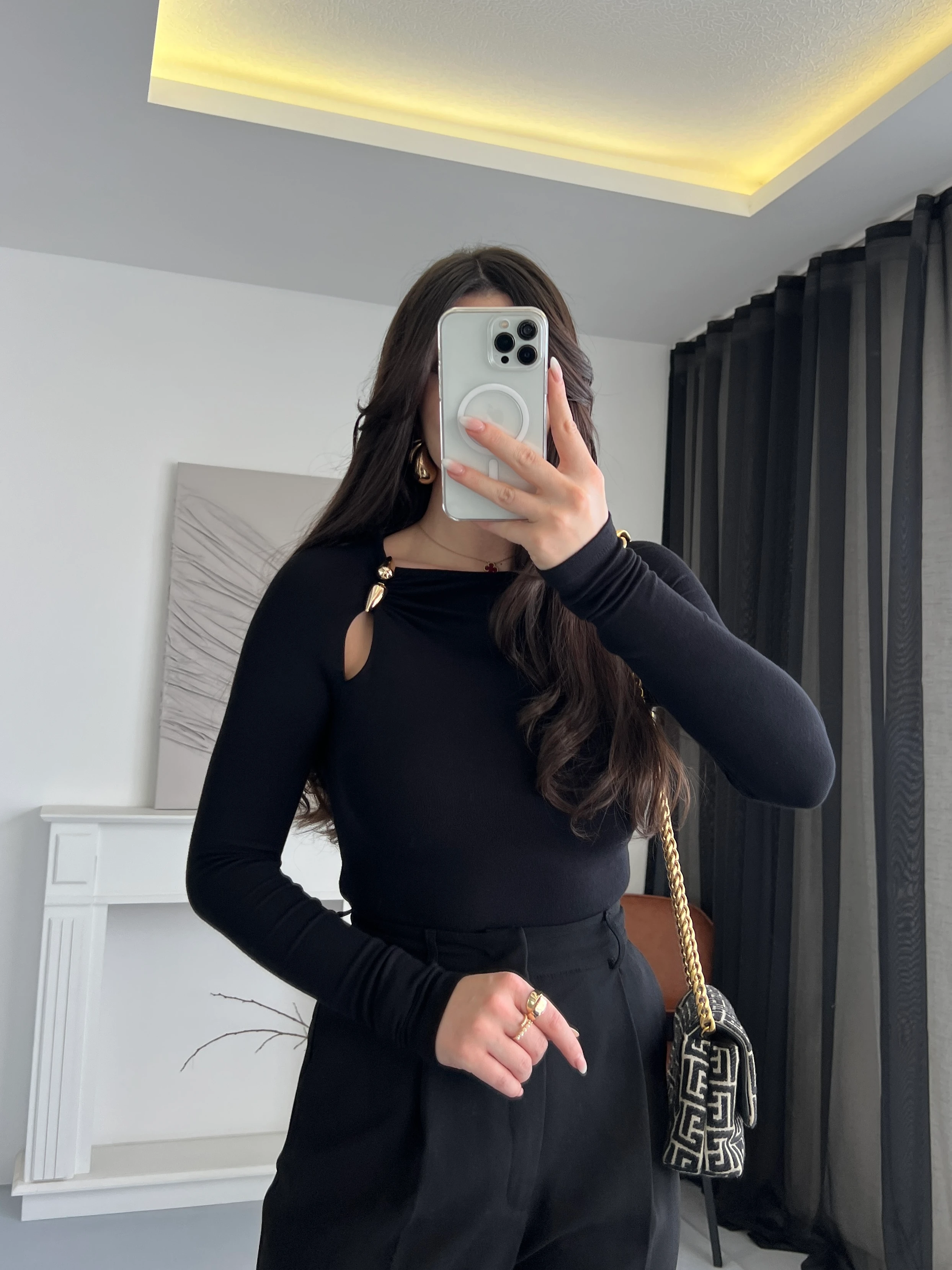 Gold Aksesuar Detaylı Bluz - Siyah