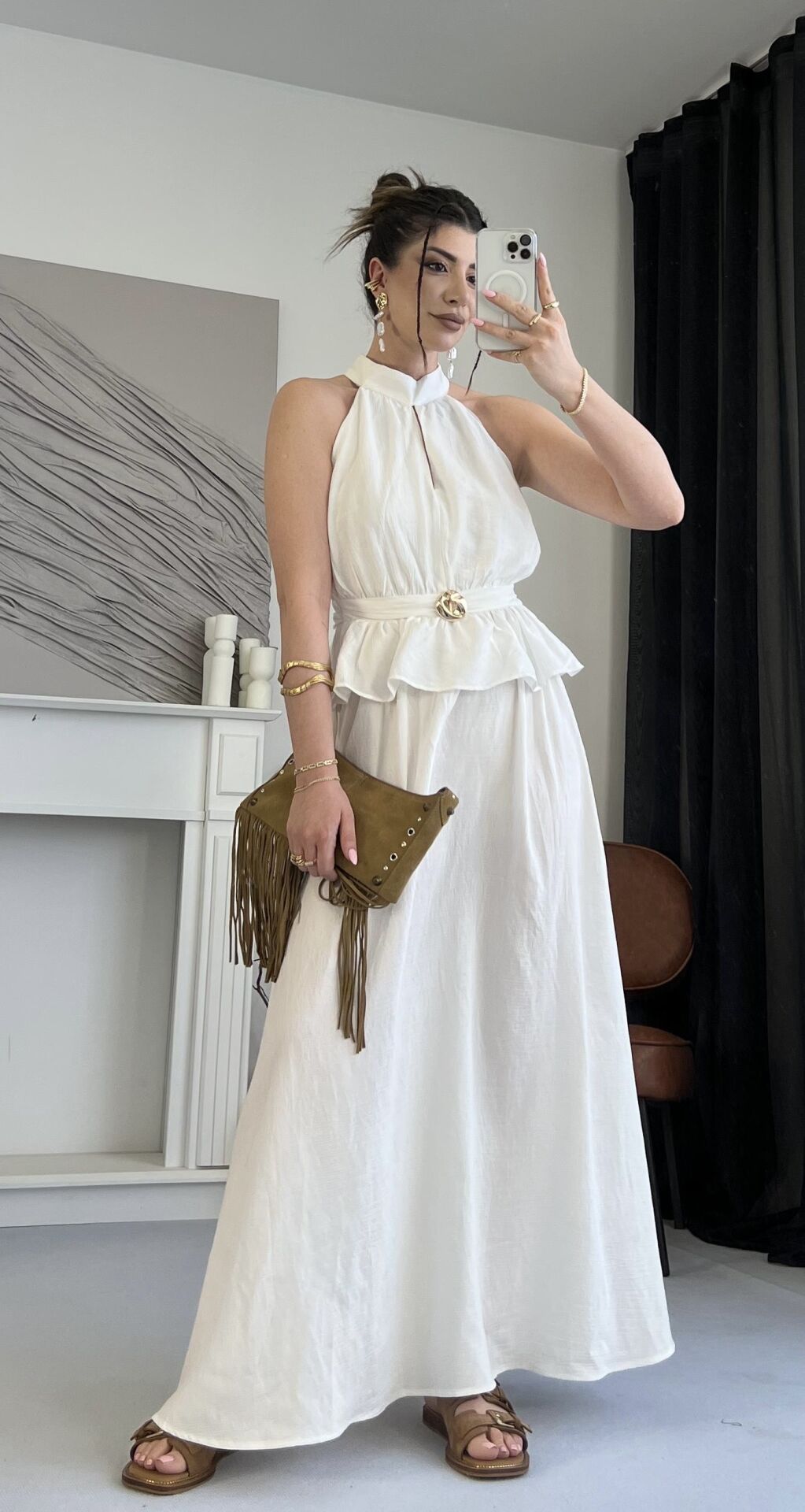 Piliseli Halter Yaka Gold Aksesuarlı Beyaz Takım