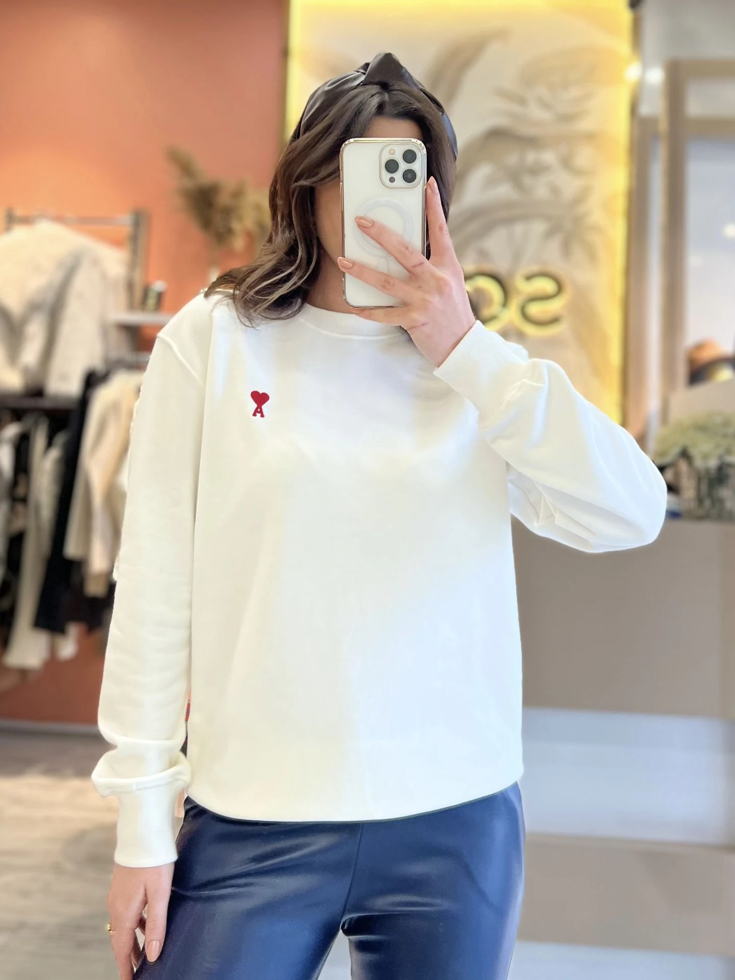 Beyaz Logo Nakışlı Sweatshirt