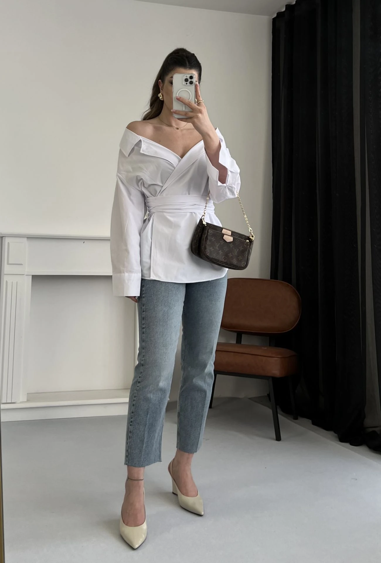 Tasarım Beyaz Bağlamalı Gömlek