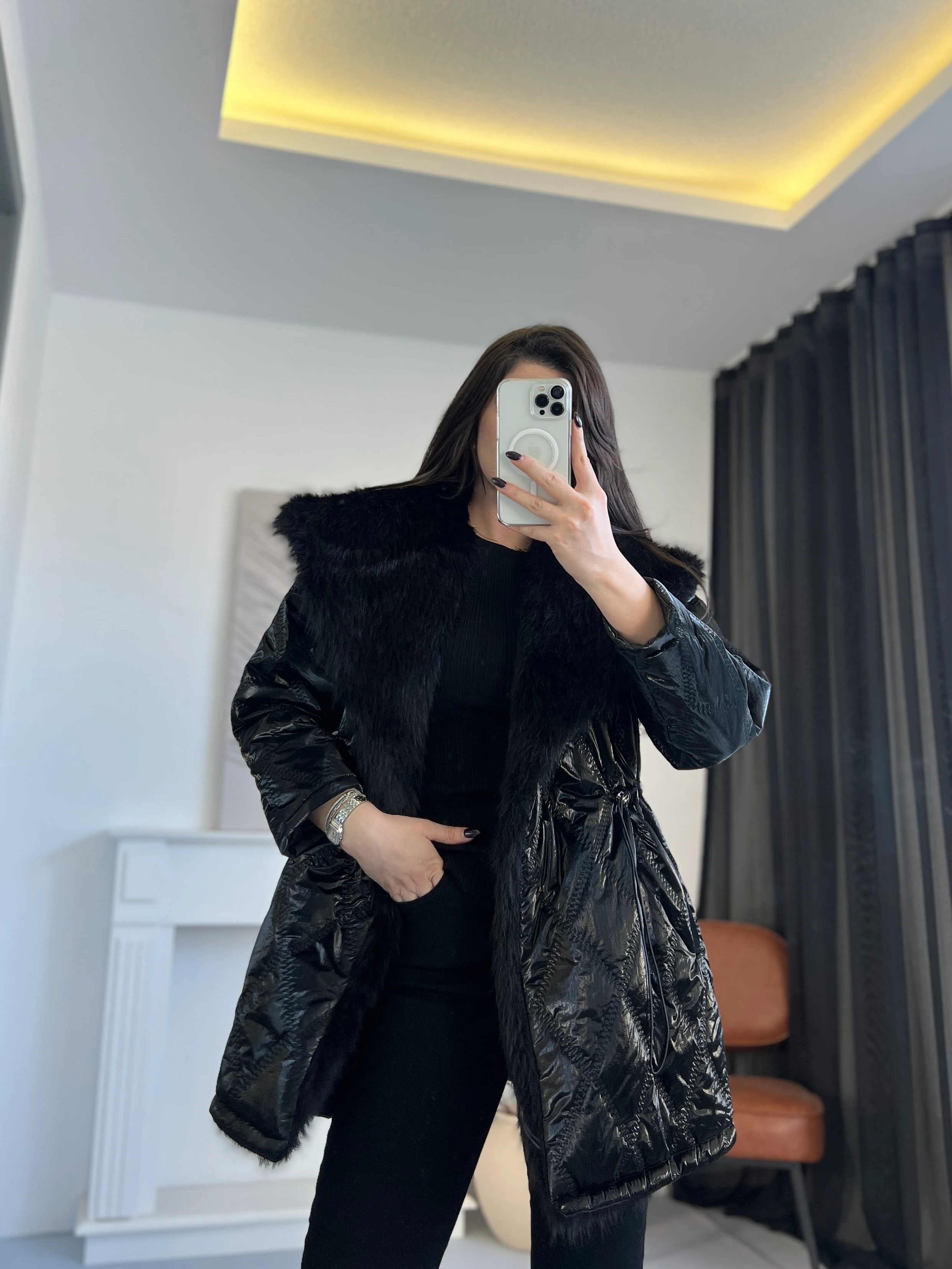 Kürk Yakalı Parlak Mont 