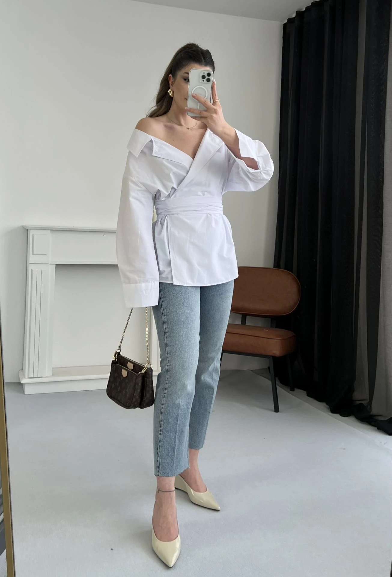 Tasarım Beyaz Bağlamalı Gömlek