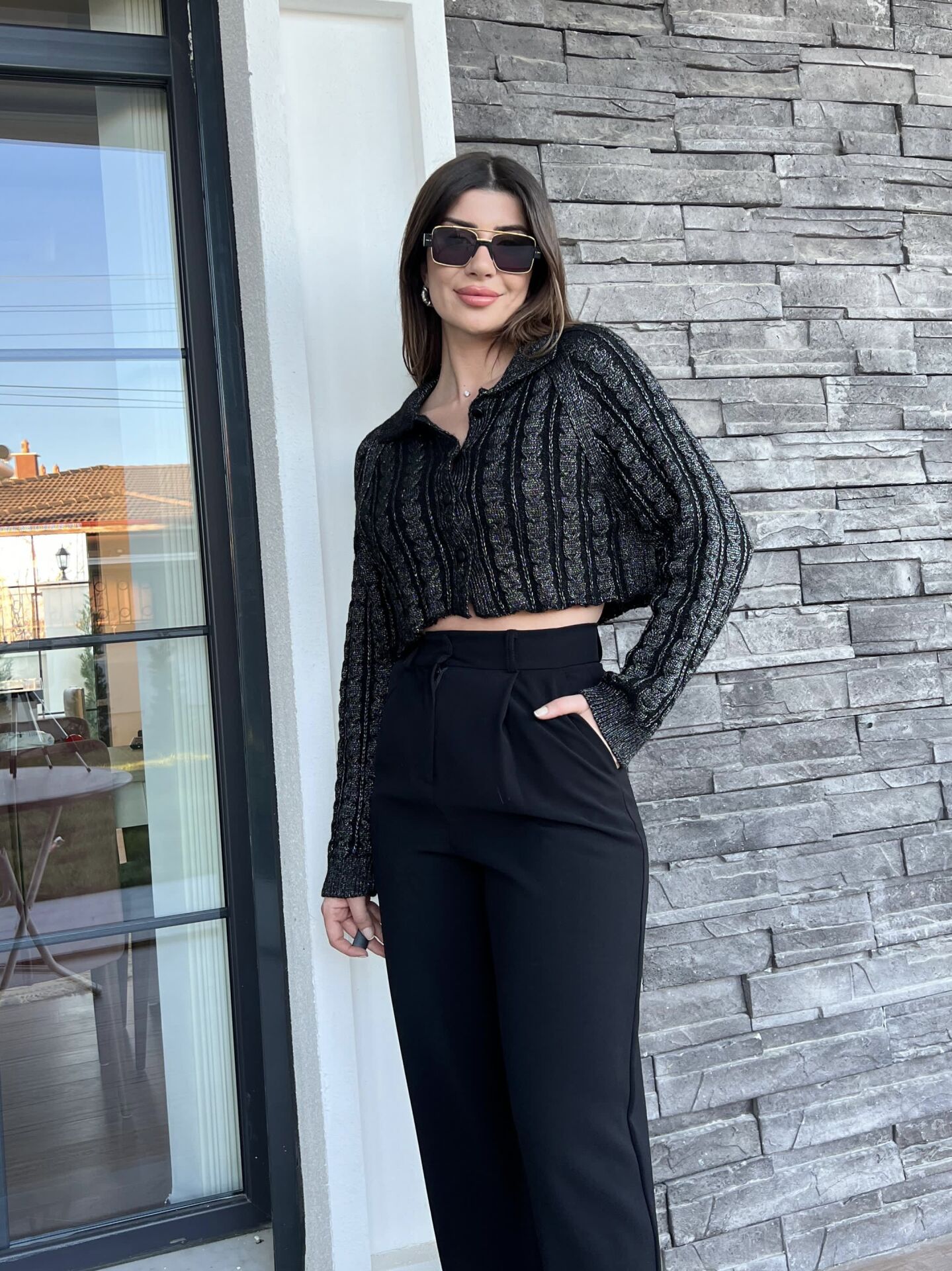 Siyah Polo Yaka Simli Crop Hırka