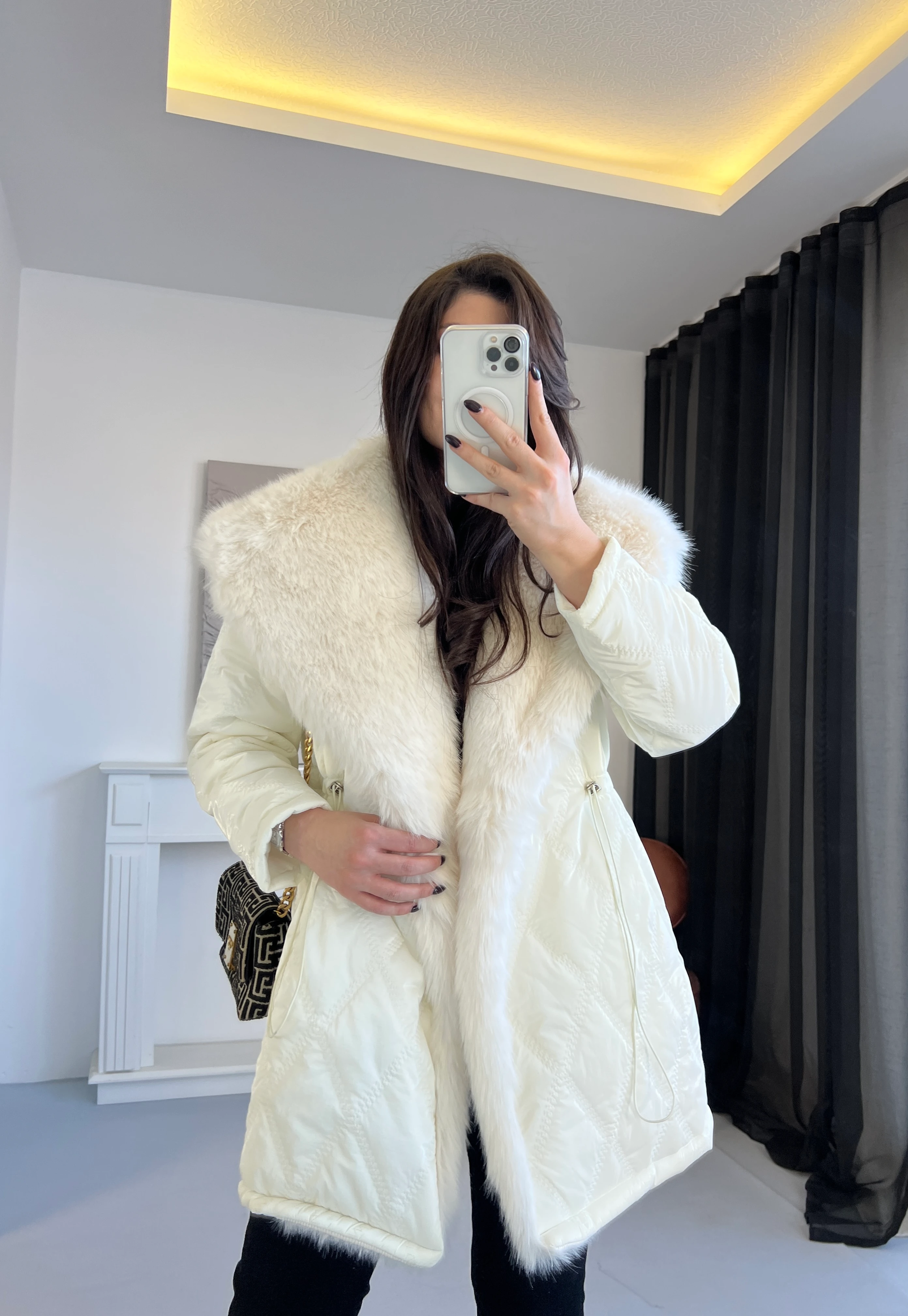 Kürk Yakalı Parlak Mont  - Beyaz