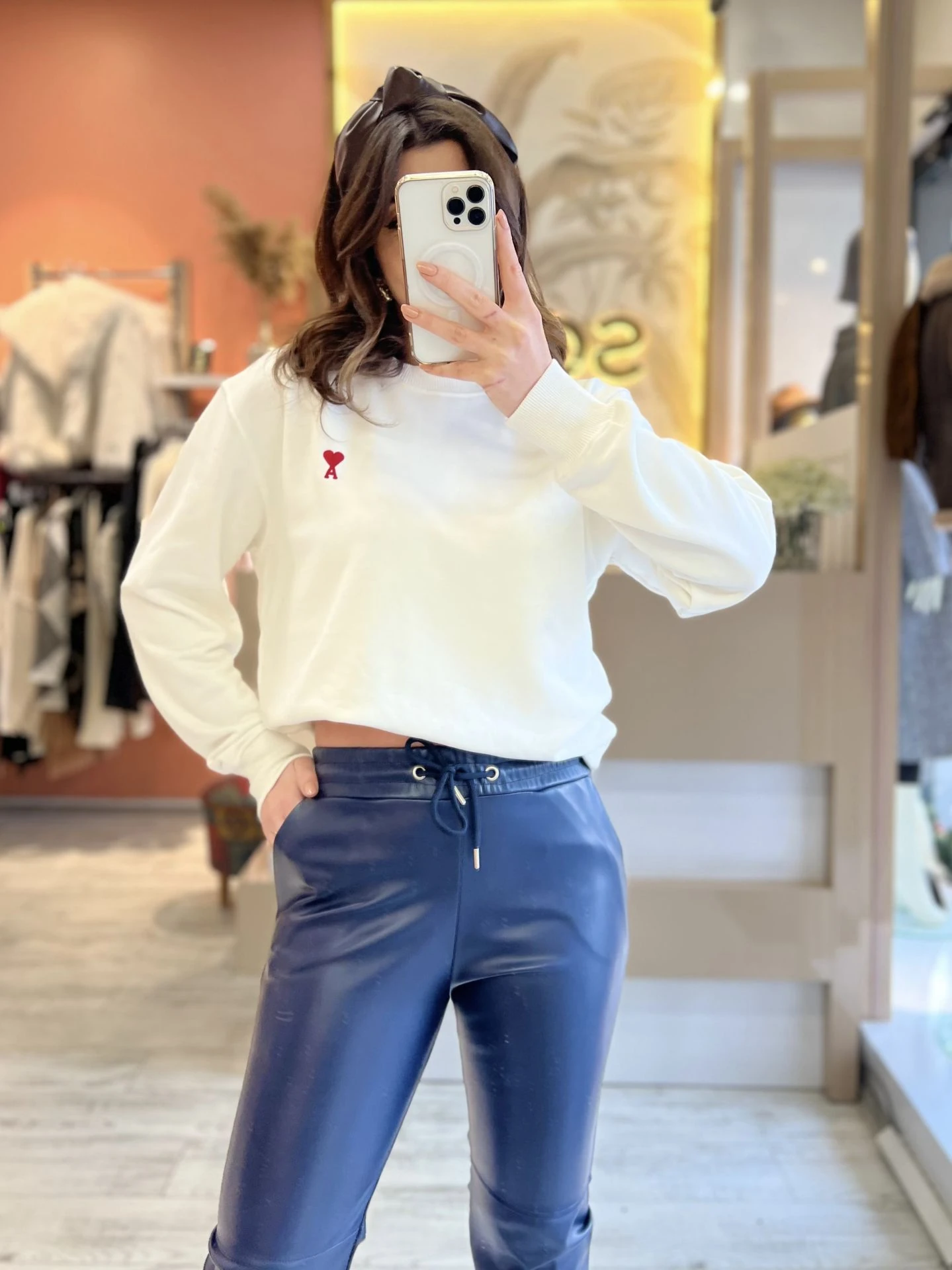 Beyaz Logo Nakışlı Sweatshirt