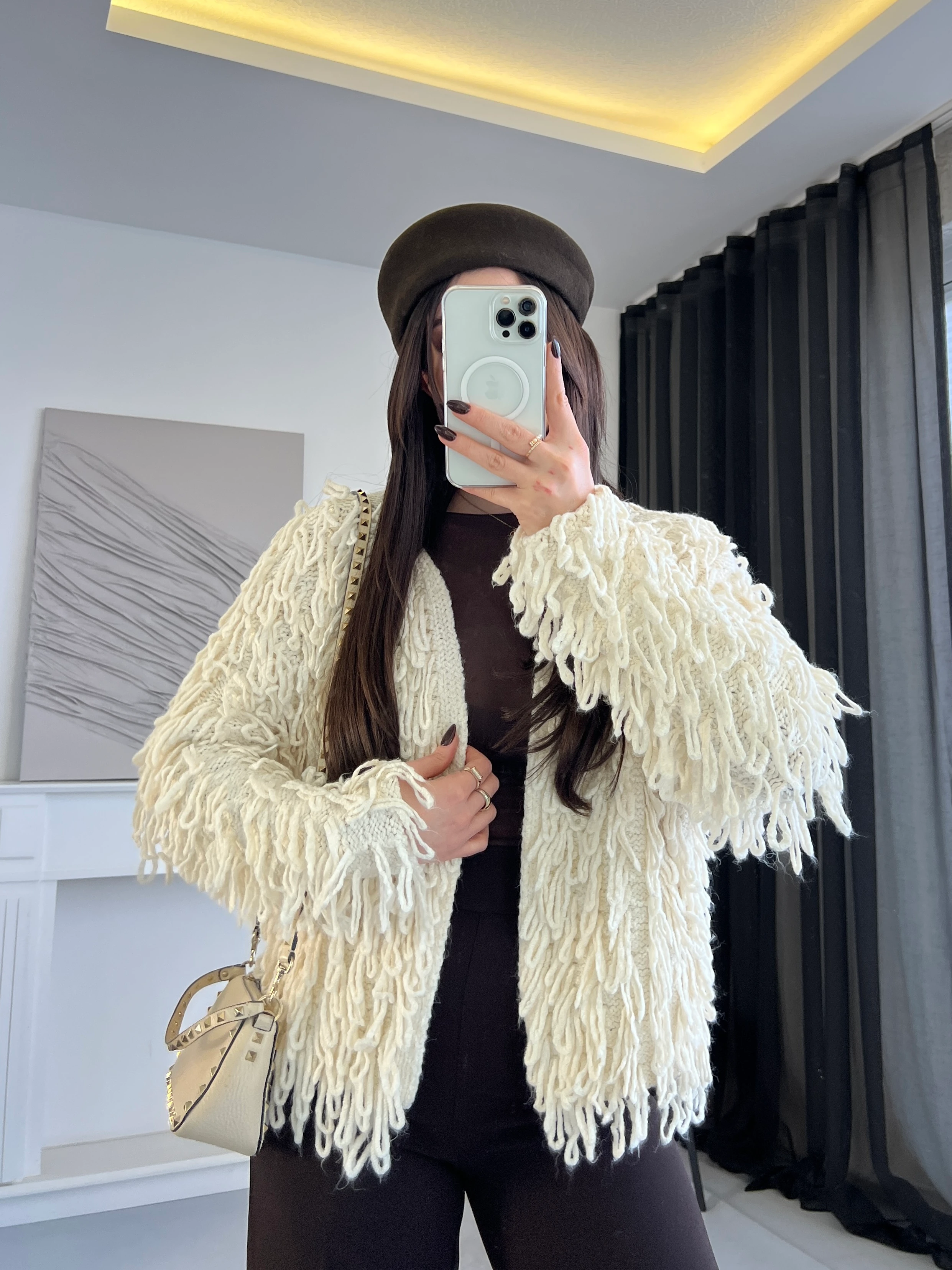 Püsküllü Örgü Dokulu Hırka - Ekru