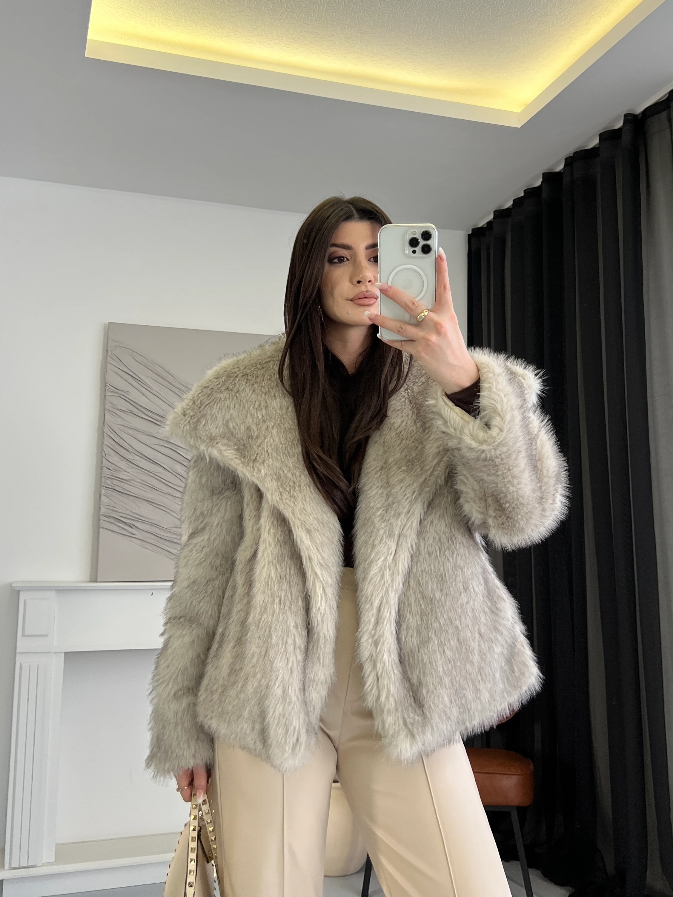 Geniş Yaka Peluş Kürk