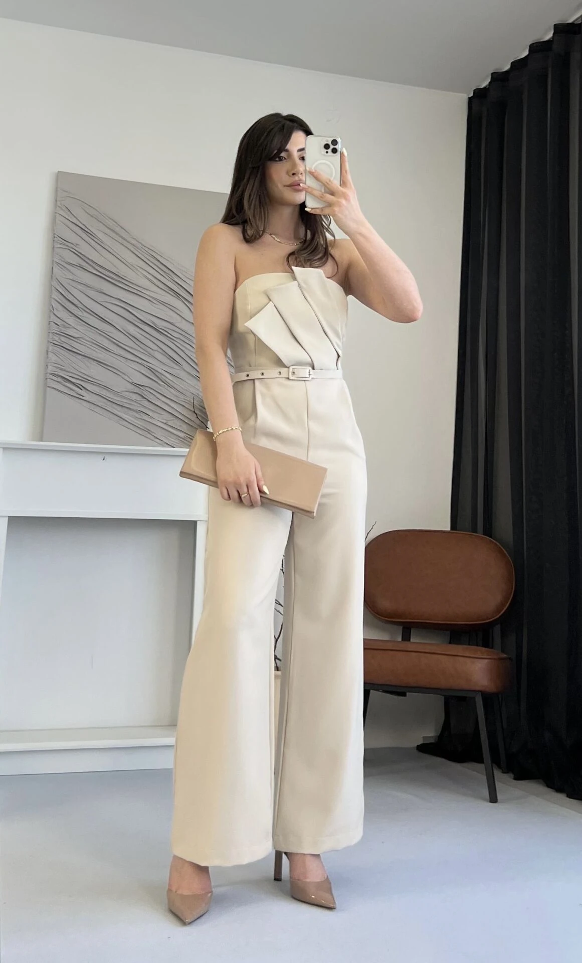 Yaka Detaylı Kemerli Şık Bej Tulum