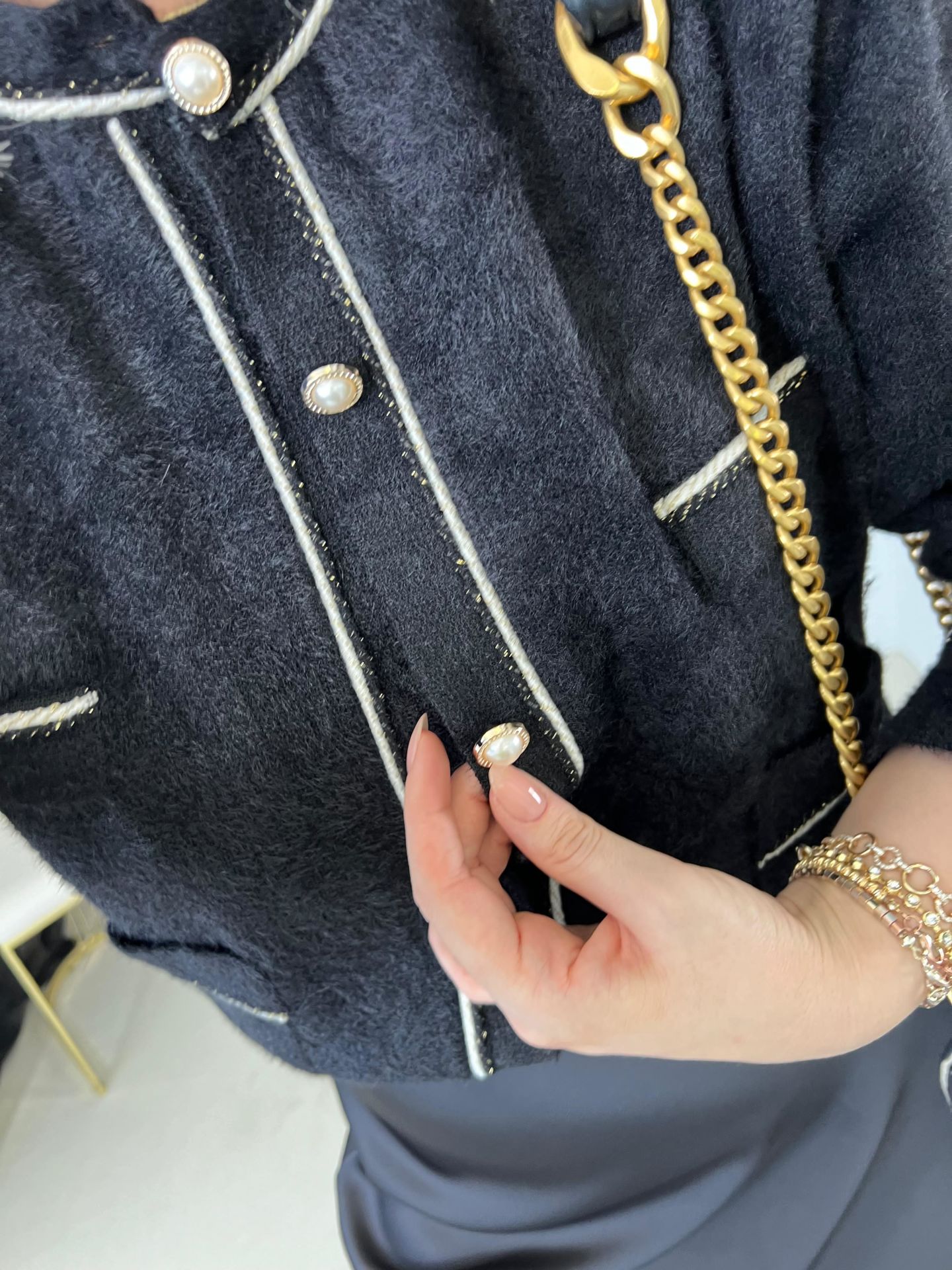 Siyah Gold Düğmeli Sim Detay Hırka