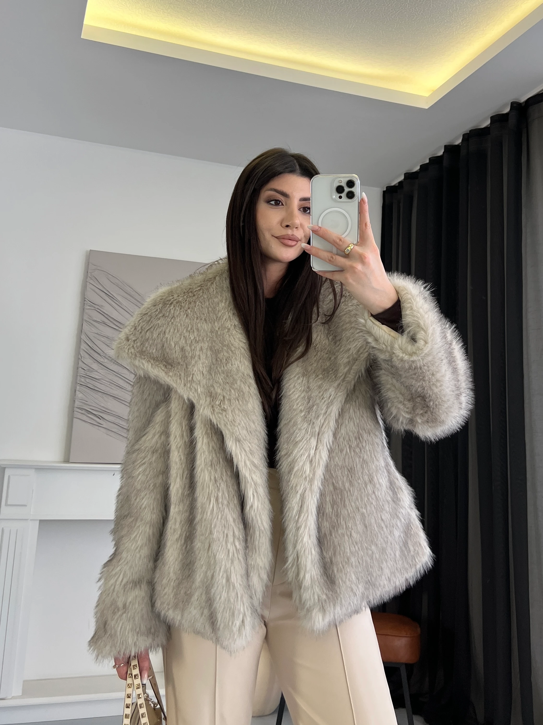 Geniş Yaka Peluş Kürk