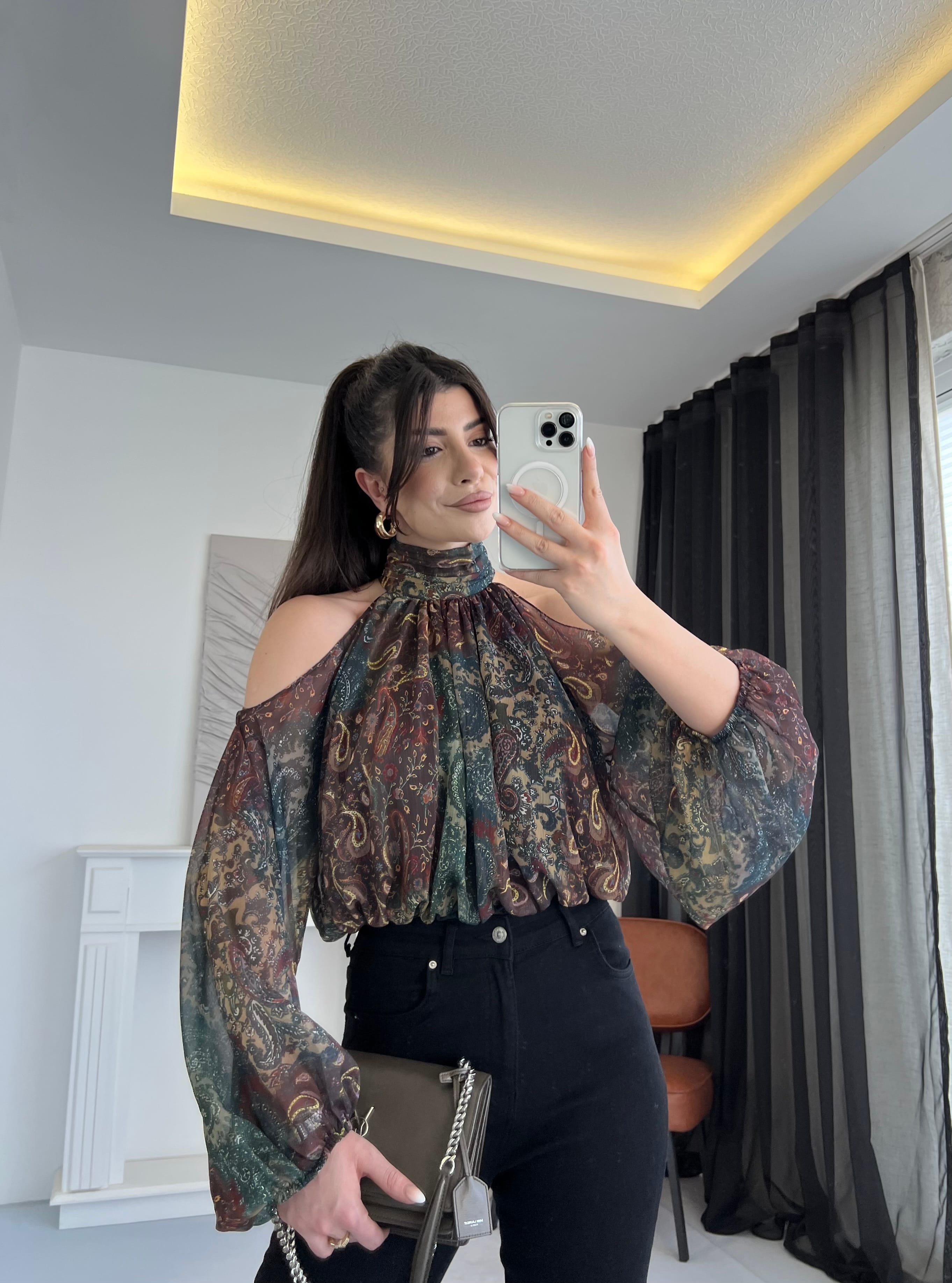 Omuz Dekolteli Büzgülü Şifon Bluz