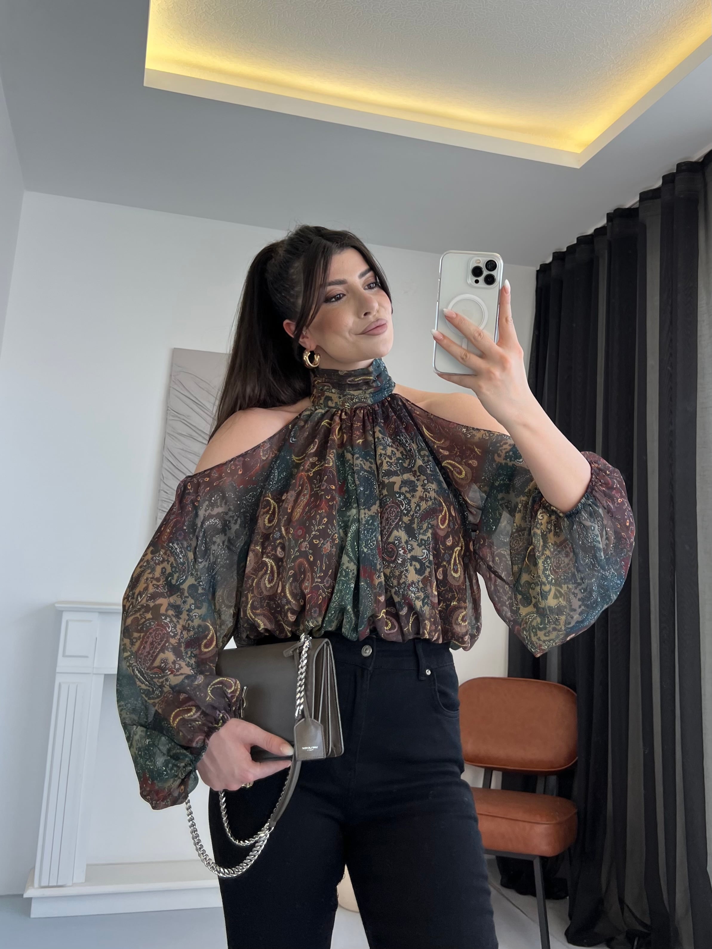Omuz Dekolteli Büzgülü Şifon Bluz