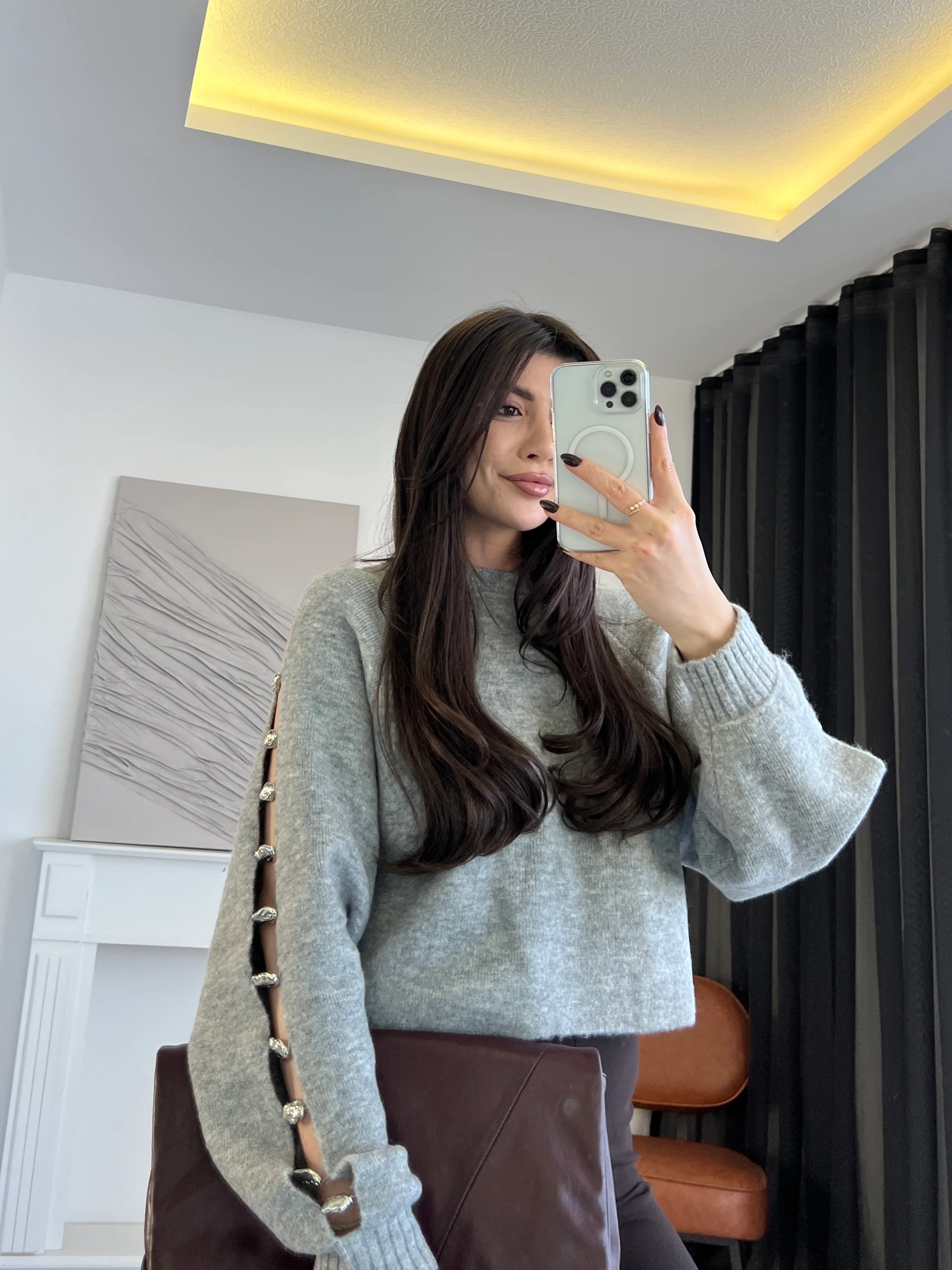 Metal Bağlantılı Kol Detaylı Kazak