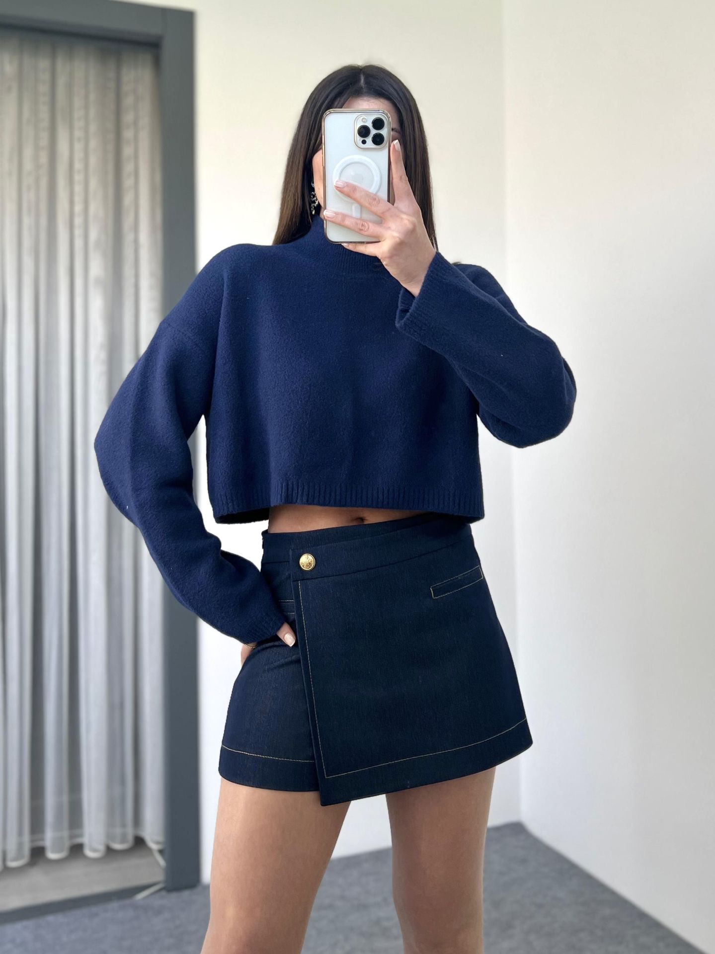 Lacivert Yumuşak Dokulu Dik Yaka Crop Kazak