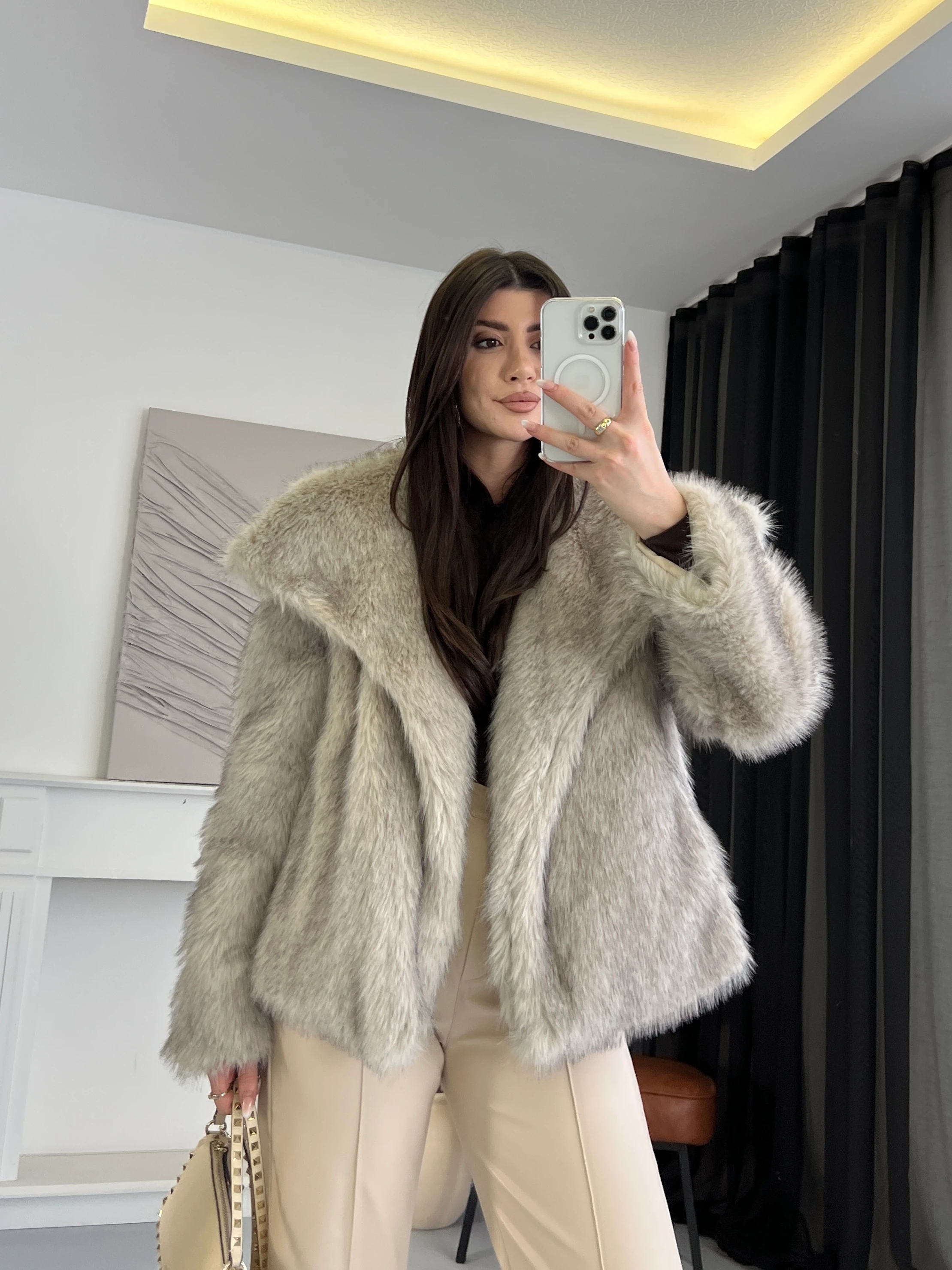 Geniş Yaka Peluş Kürk