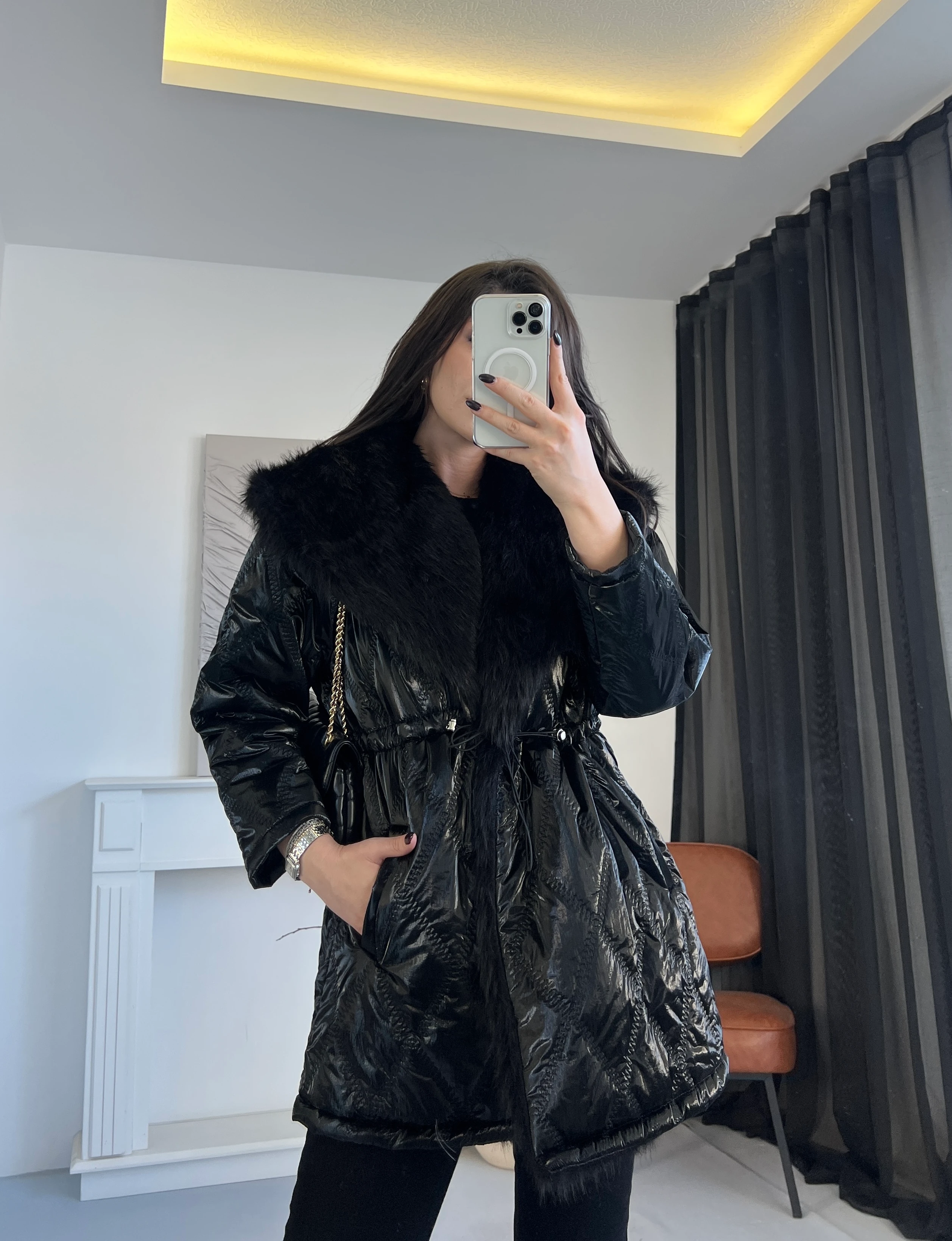 Kürk Yakalı Parlak Mont  - Siyah