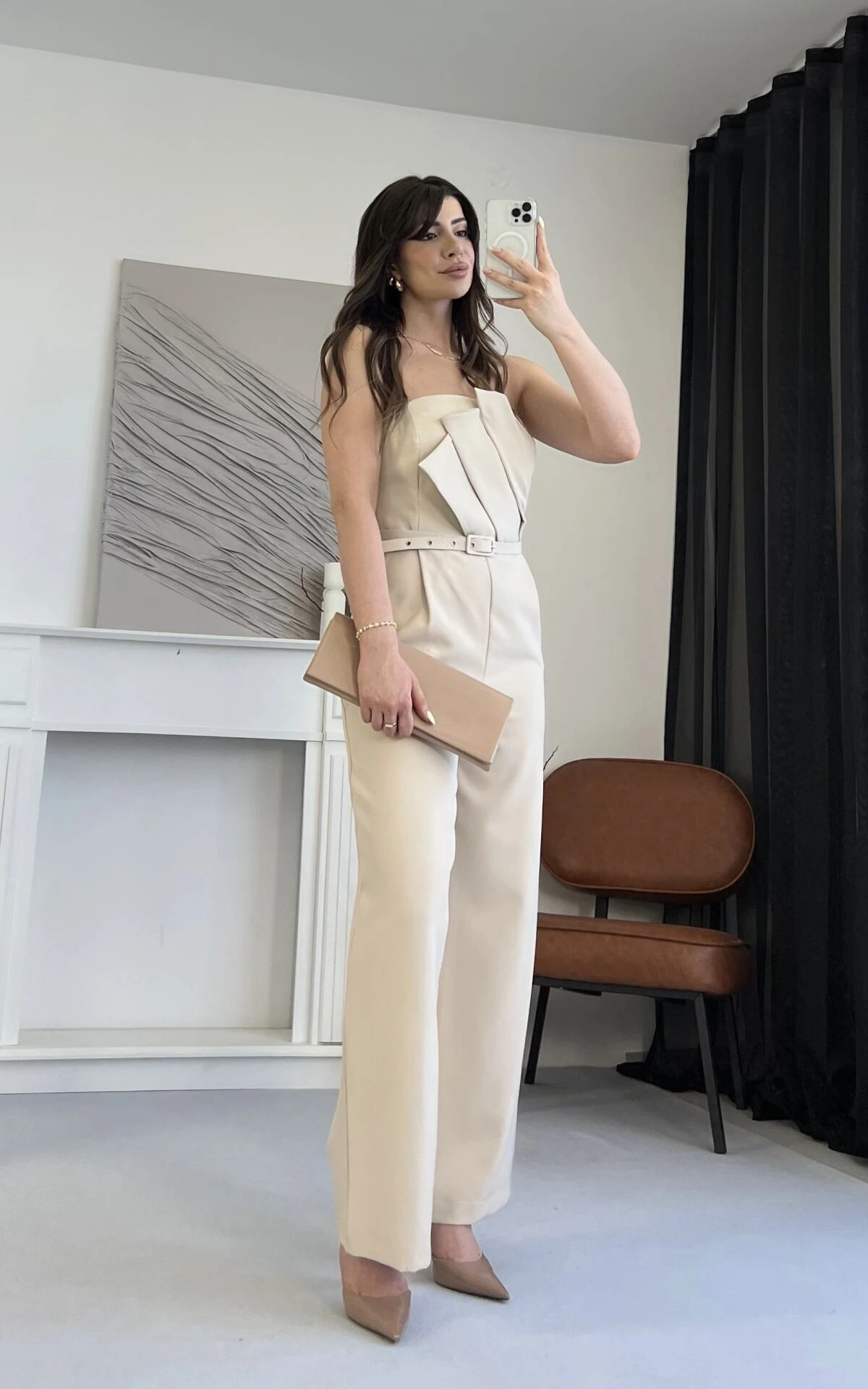 Yaka Detaylı Kemerli Şık Bej Tulum