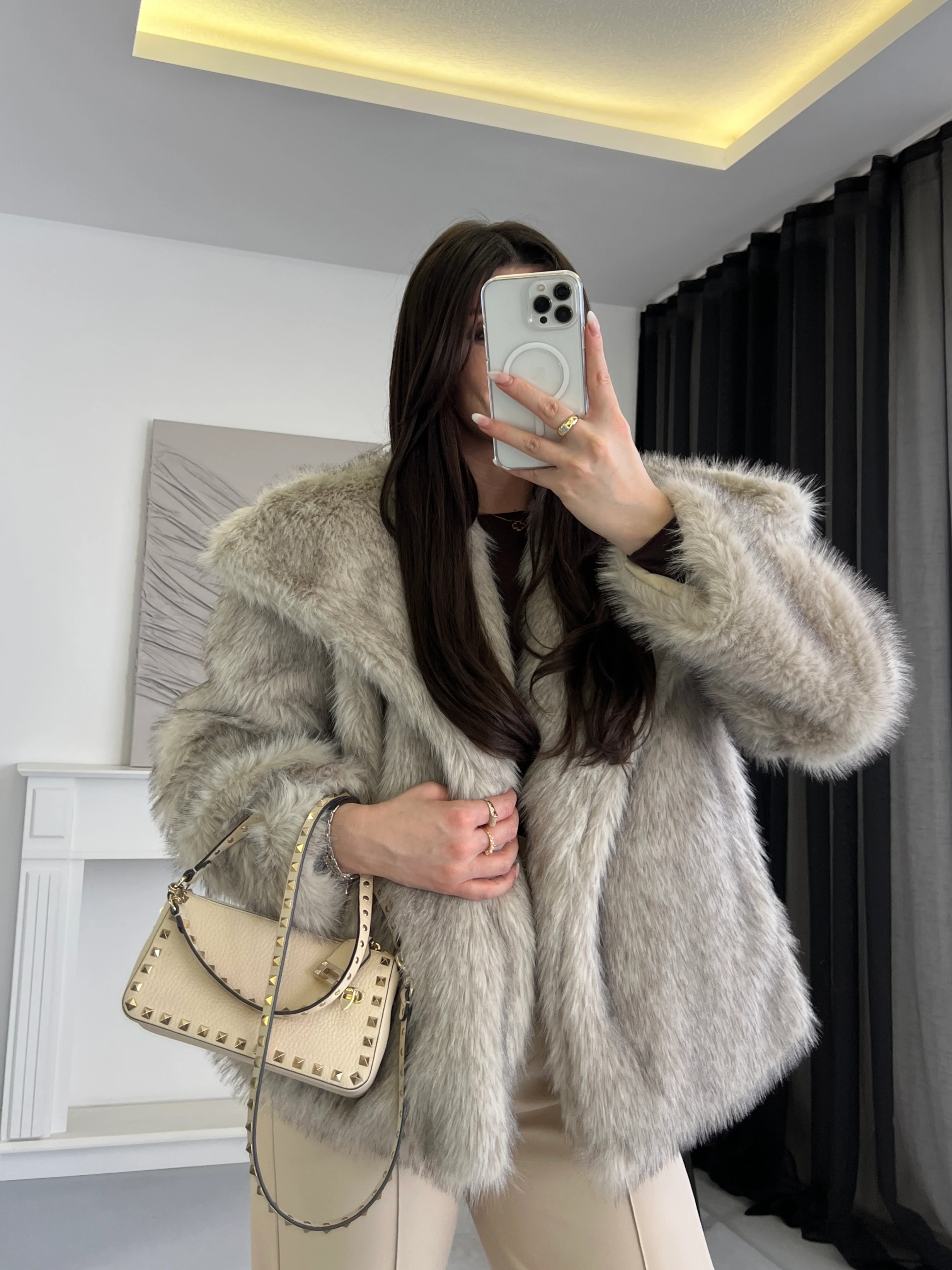 Geniş Yaka Peluş Kürk - Beyaz