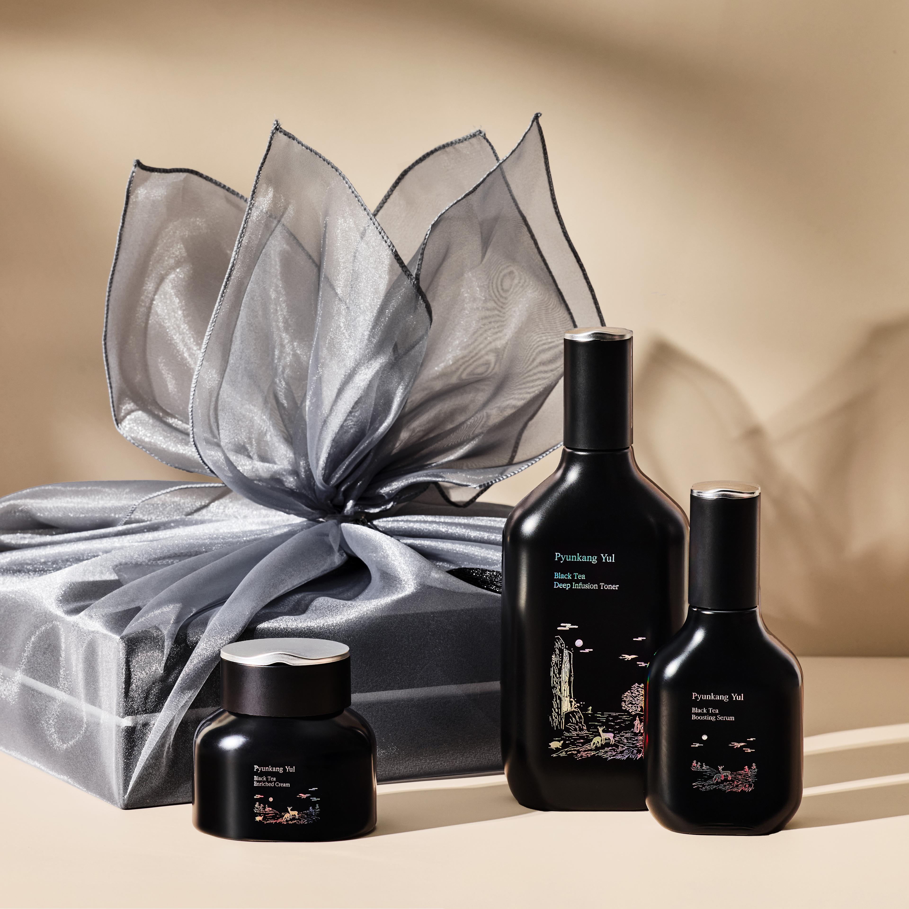 Black Tea Line Gift Set (Black Tea Deep Infusion Toner 130ml+Black Tea Boosting Serum 45ml+Black Tea Enriched Cream 60ml) - Siyah Çay Özlü Yaşlanma Karşıtı Cilt Bakım Serisi Hediye Seti 