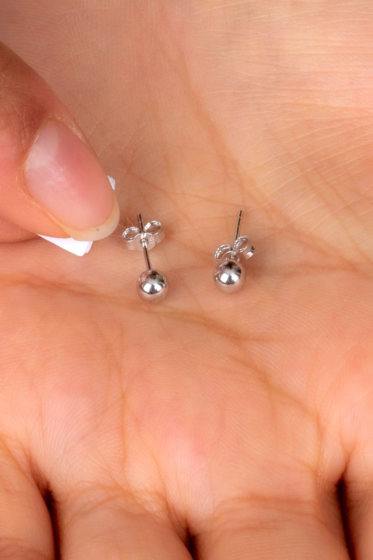 14 Ayar Altın 4 Mm Top Parlak Arpaş Küpe