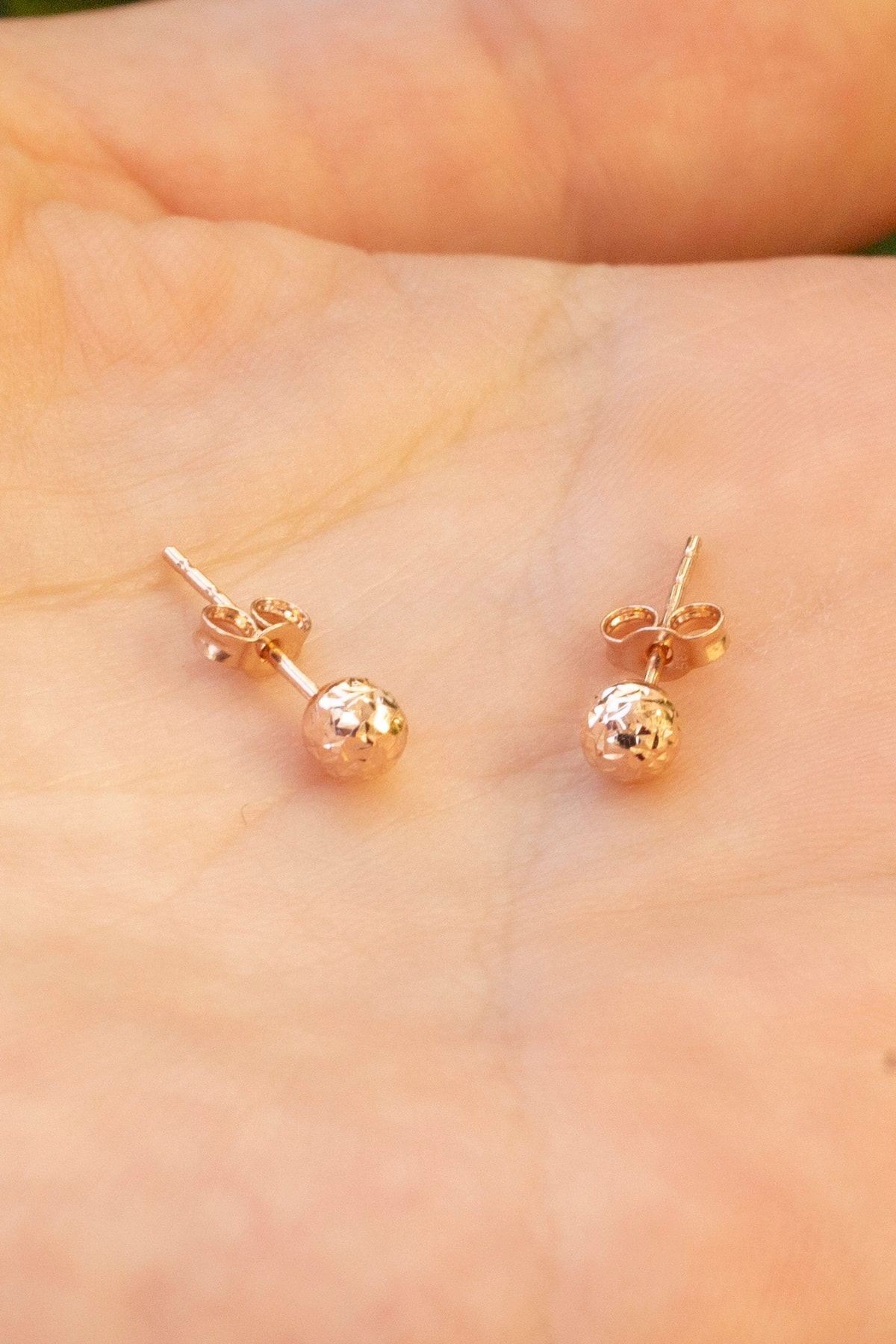 14 Ayar Altın 4 Mm Top Desenli Arpaş Küpe