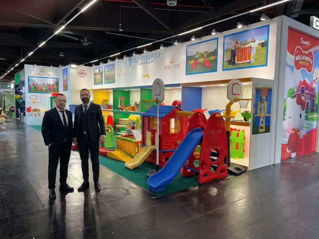 &nbsp;Dünya oyuncak sektörünün en prestijli buluşma noktası olan Almanya Nürnberg Spielwarenmesse, bu yıl 2-6 Şubat tarihleri arasında kapılarını açtı. Öz Yıldırım Group ve sevilen markamız King Kids olarak, bu büyük organizasyonda yer almanın heyecanını bir kez daha yaşadık.