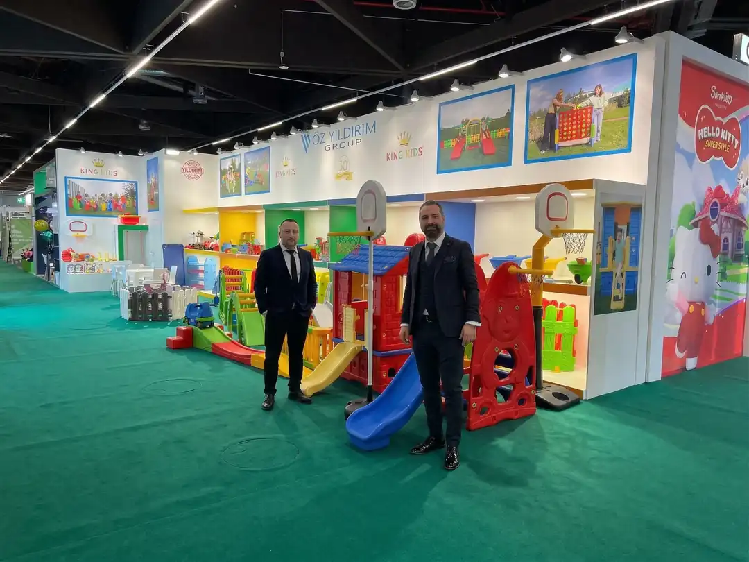 21 yıldır aralıksız katılım sağlamak sadece bir tercih değil, vizyonumuzun bir parçası. Dünyanın dört bir yanından gelen sektör profesyonelleriyle buluşmak, yenilikleri takip etmek ve Türkiye’nin üretim gücünü global sahneye taşımak bizim en büyük motivasyonumu