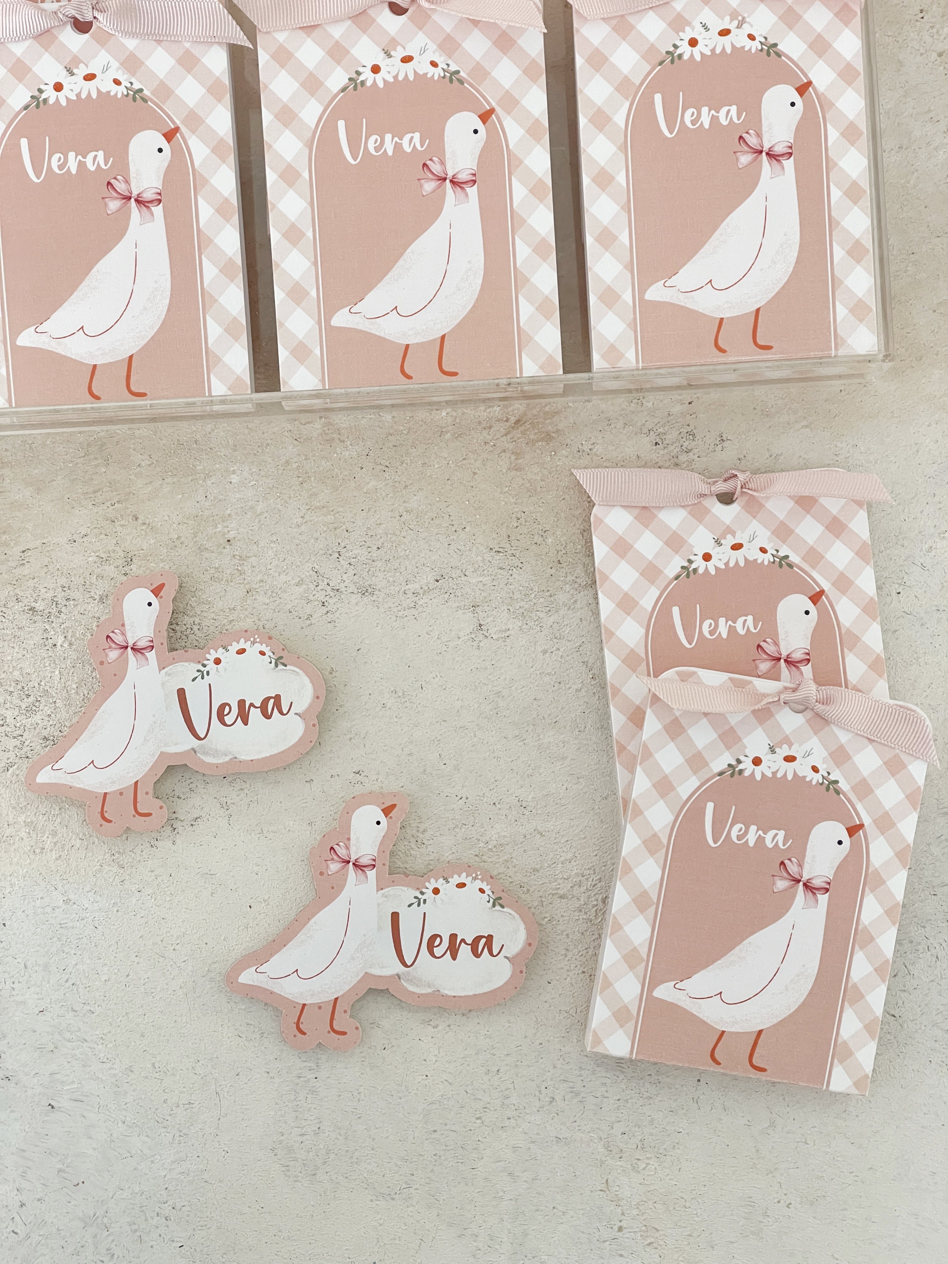 Happy Goose Girl Pleksi Magnet ve Kılıfı