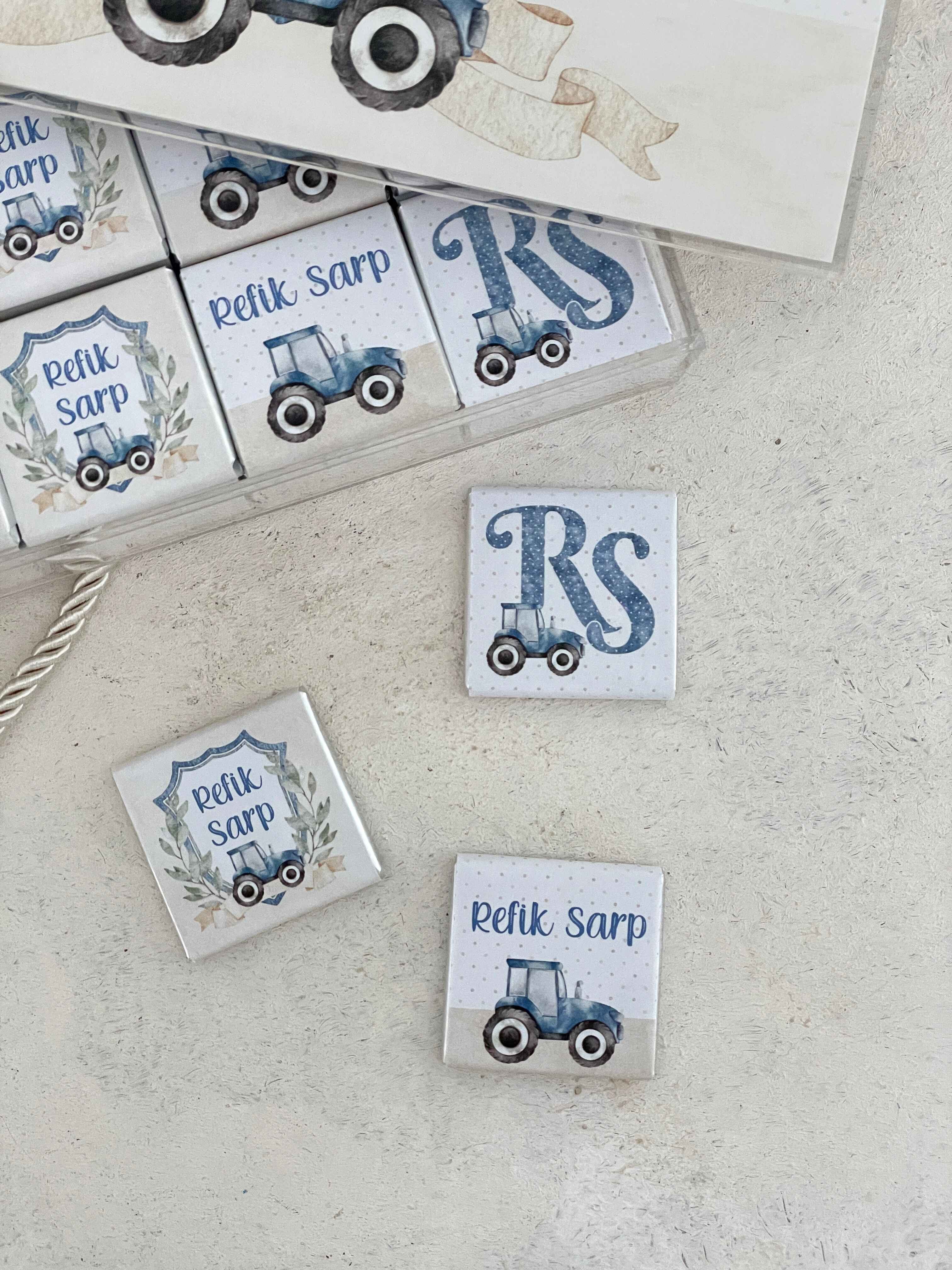 Tractor Baby Crest Madlen Pleksi Çikolata Kutusu