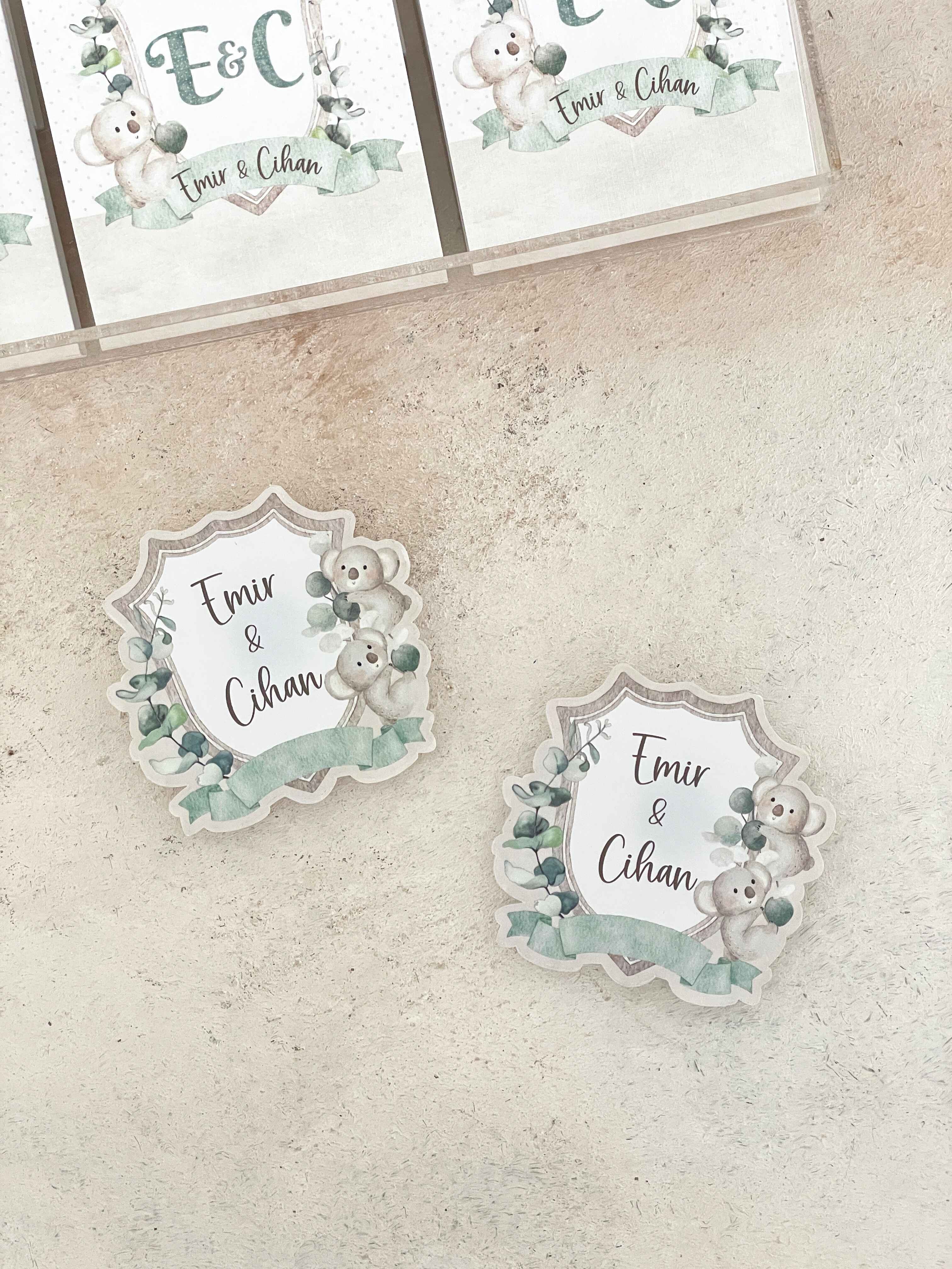 Twin Koalas Baby Crest Pleksi Magnet ve Kılıfı