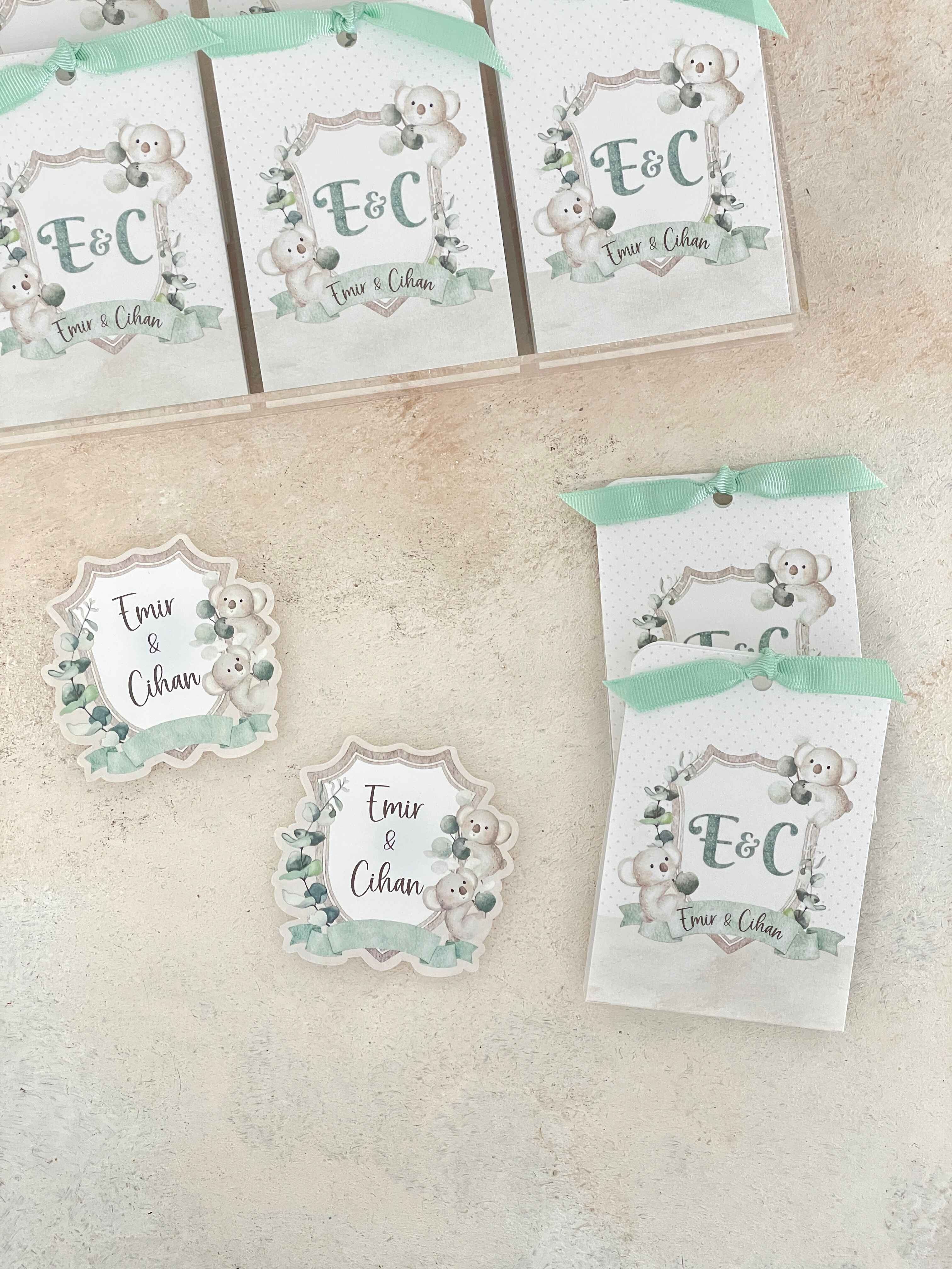 Twin Koalas Baby Crest Pleksi Magnet ve Kılıfı