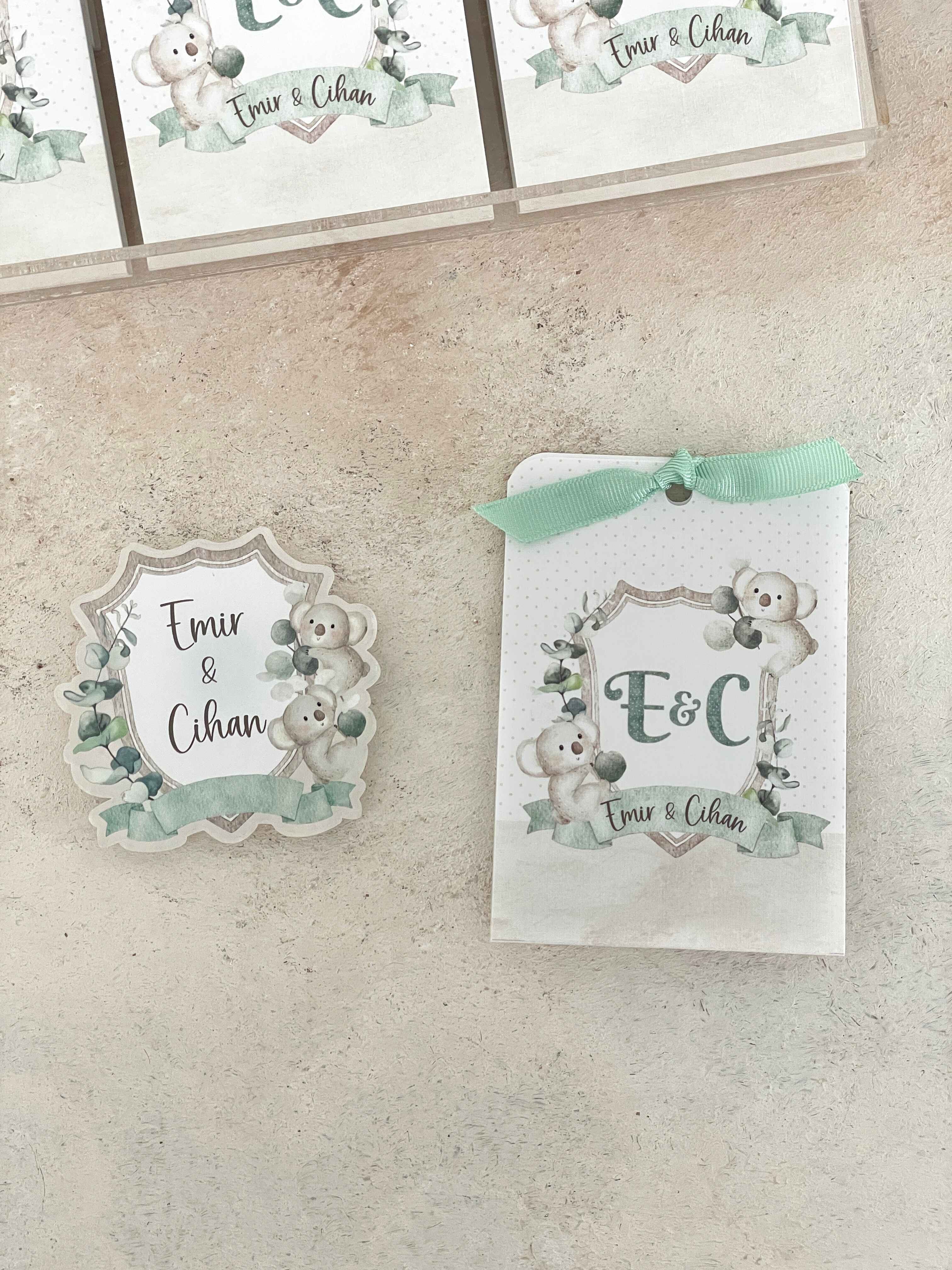 Twin Koalas Baby Crest Pleksi Magnet ve Kılıfı