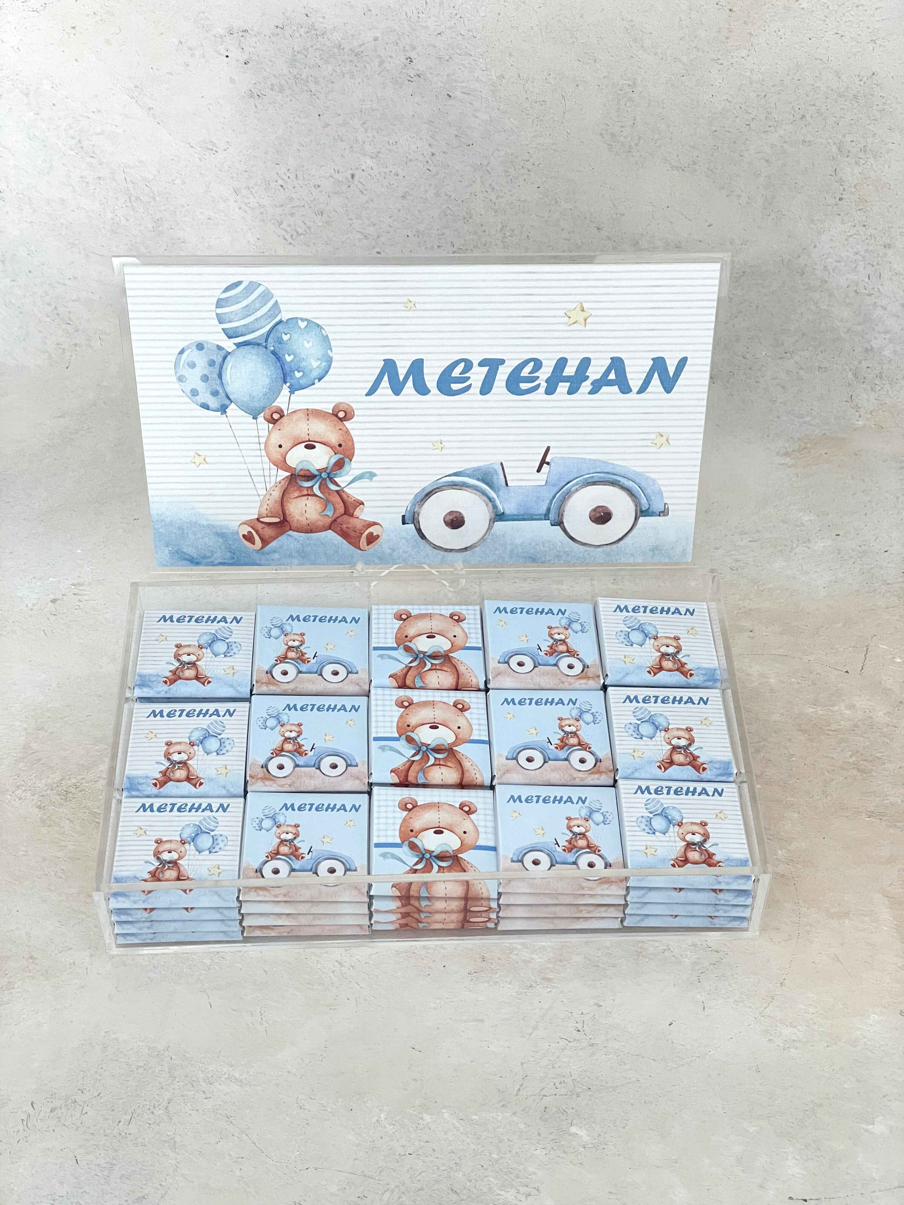 Bear on Retro Car Madlen Pleksi Çikolata Kutusu