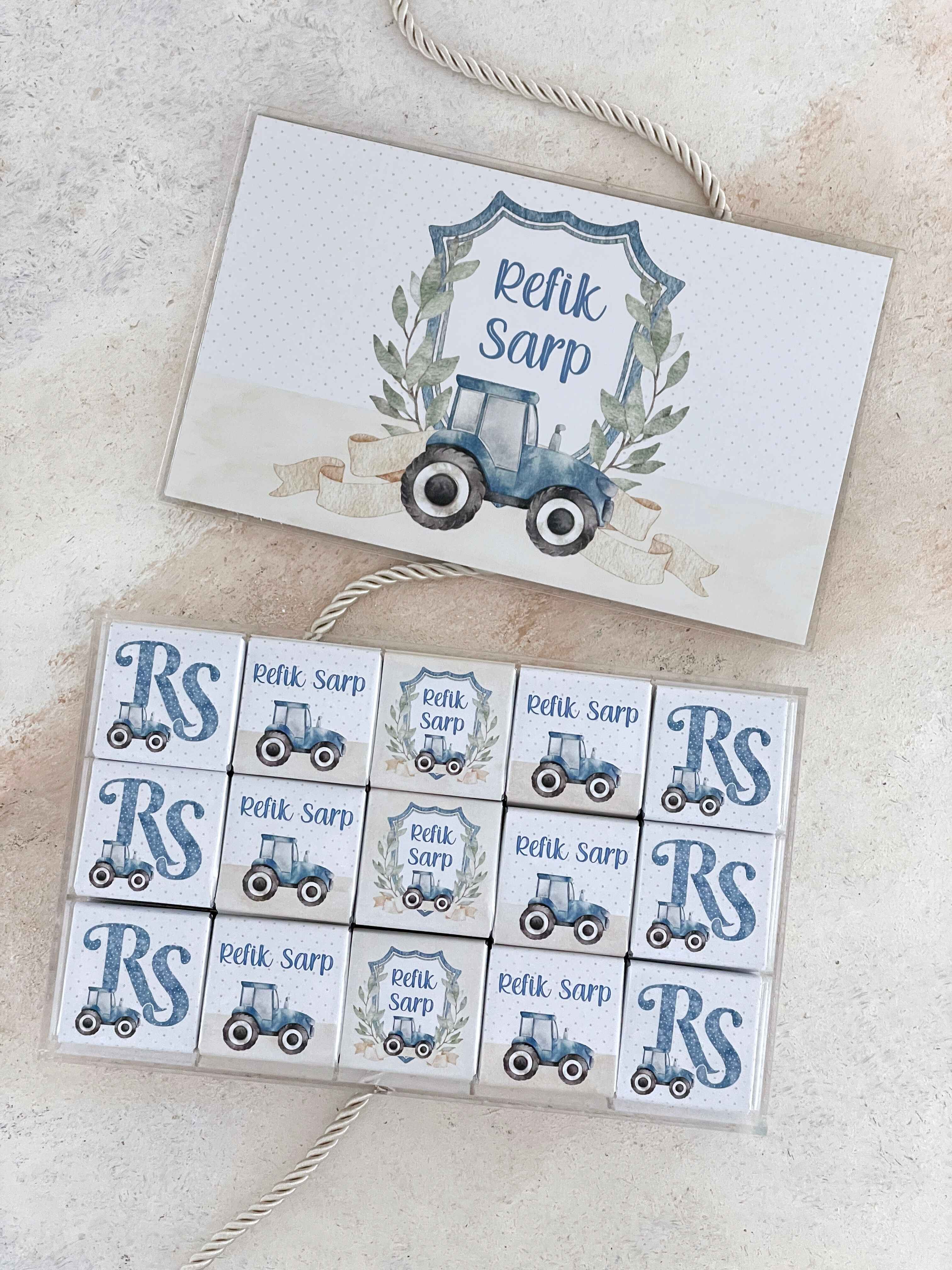 Tractor Baby Crest Madlen Pleksi Çikolata Kutusu
