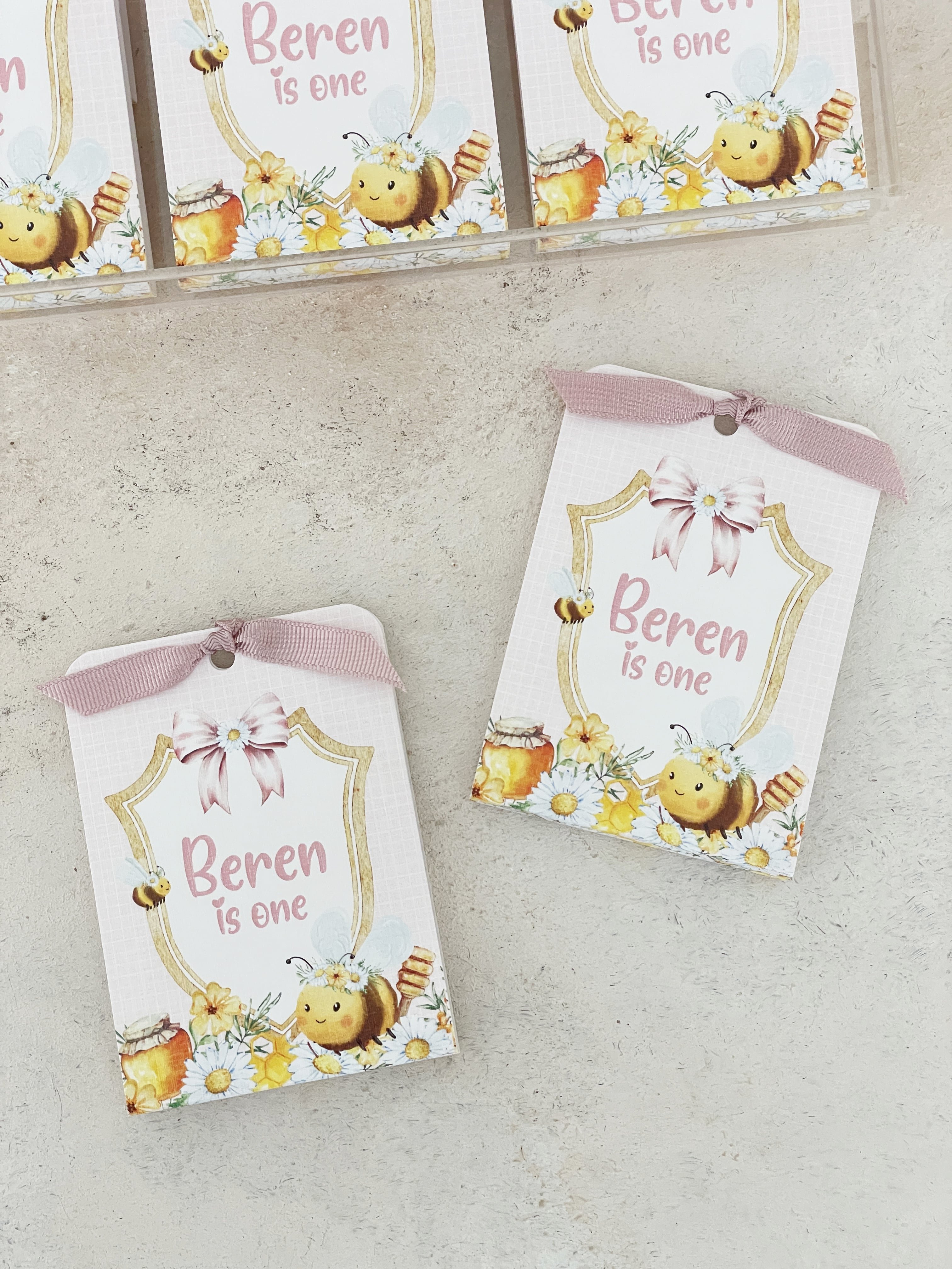 Flower Bee Pleksi Magnet ve Kılıfı