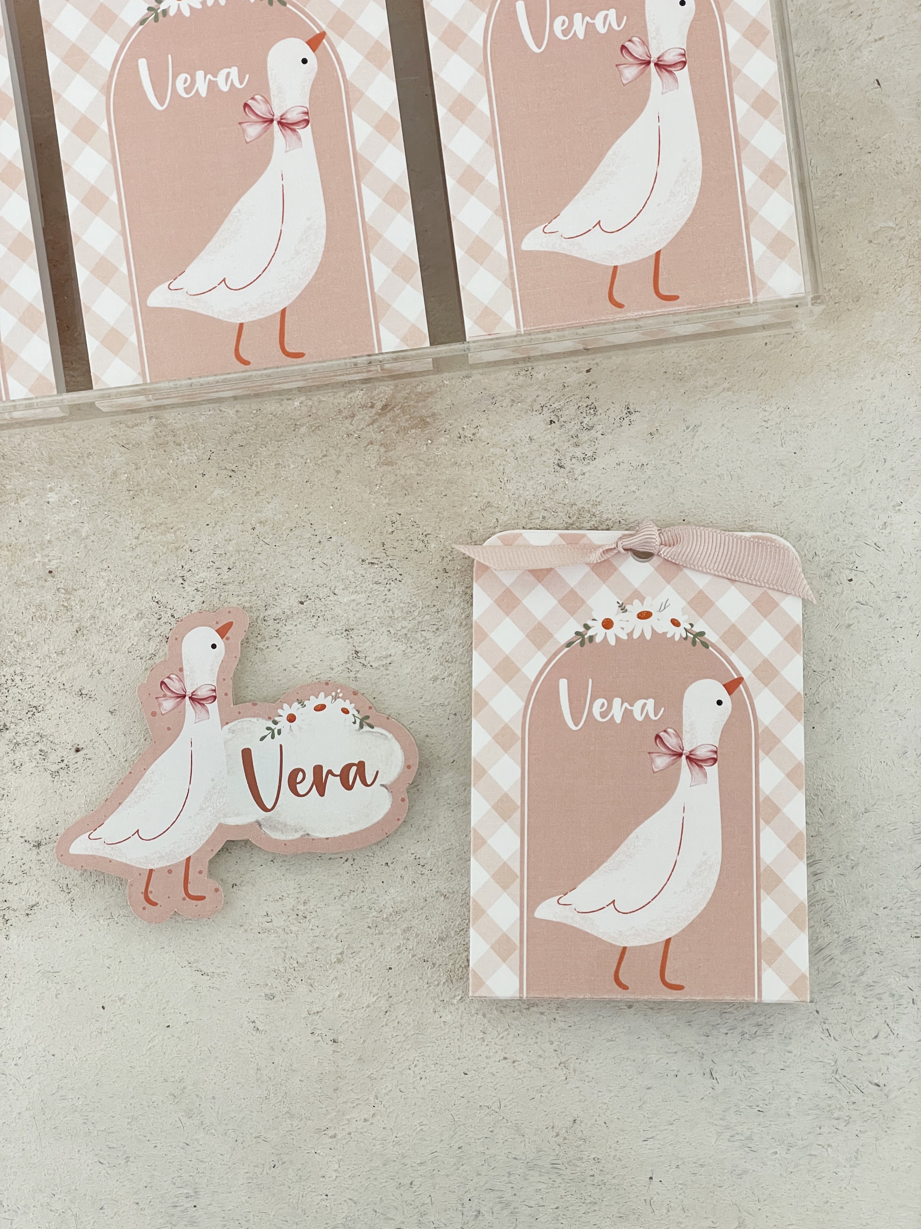 Happy Goose Girl Pleksi Magnet ve Kılıfı