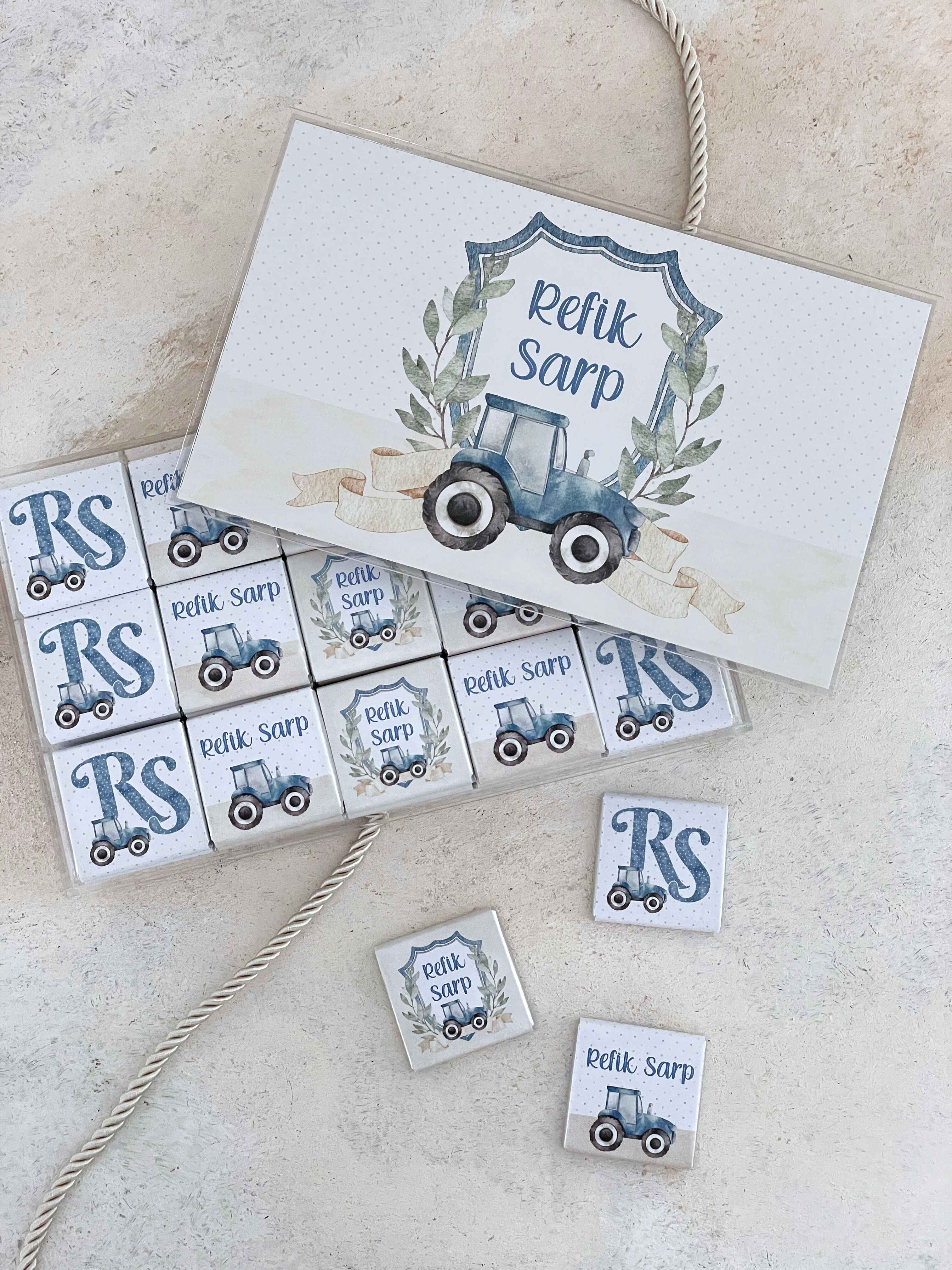 Tractor Baby Crest Madlen Pleksi Çikolata Kutusu