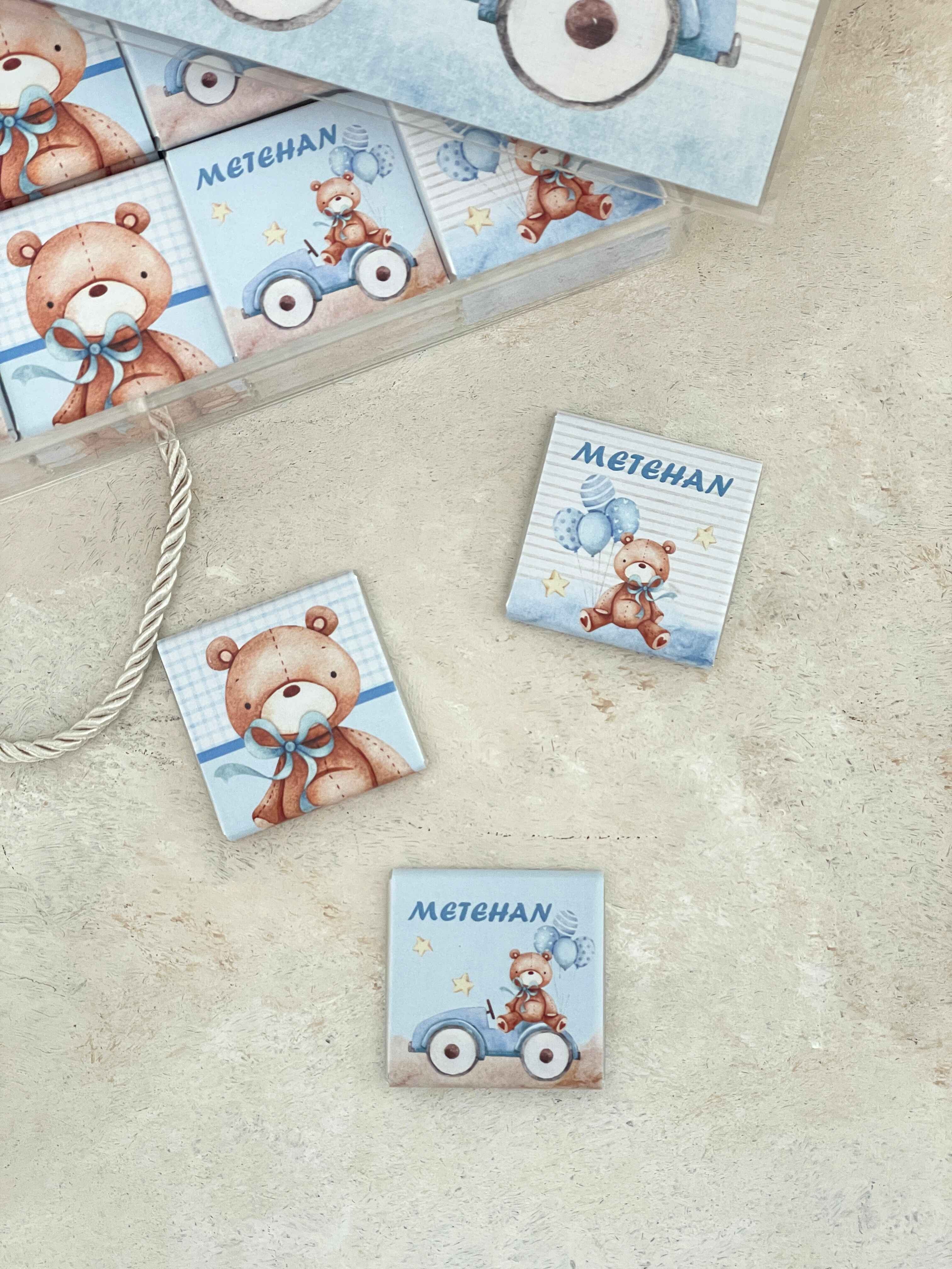 Bear on Retro Car Madlen Pleksi Çikolata Kutusu