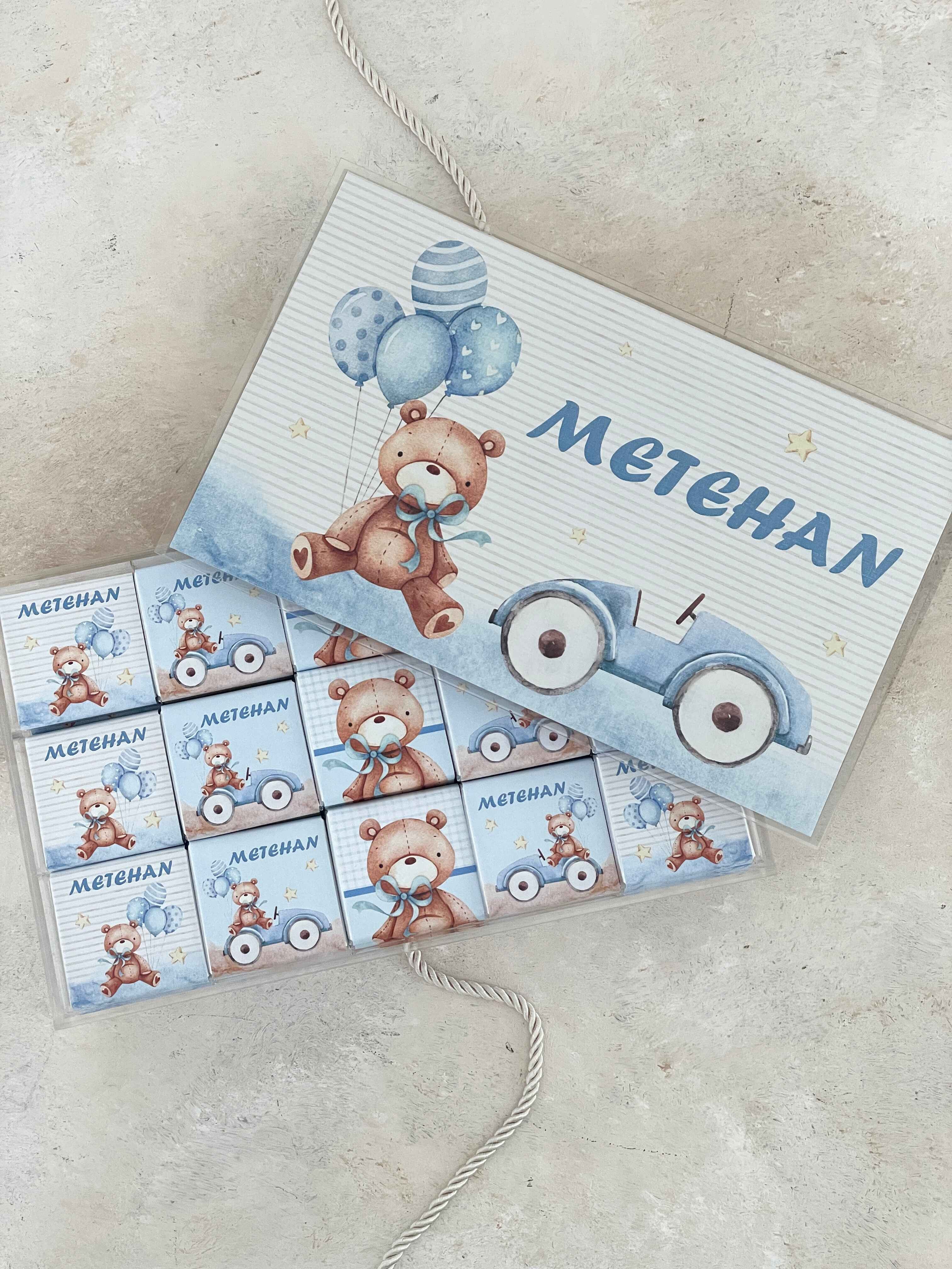 Bear on Retro Car Madlen Pleksi Çikolata Kutusu