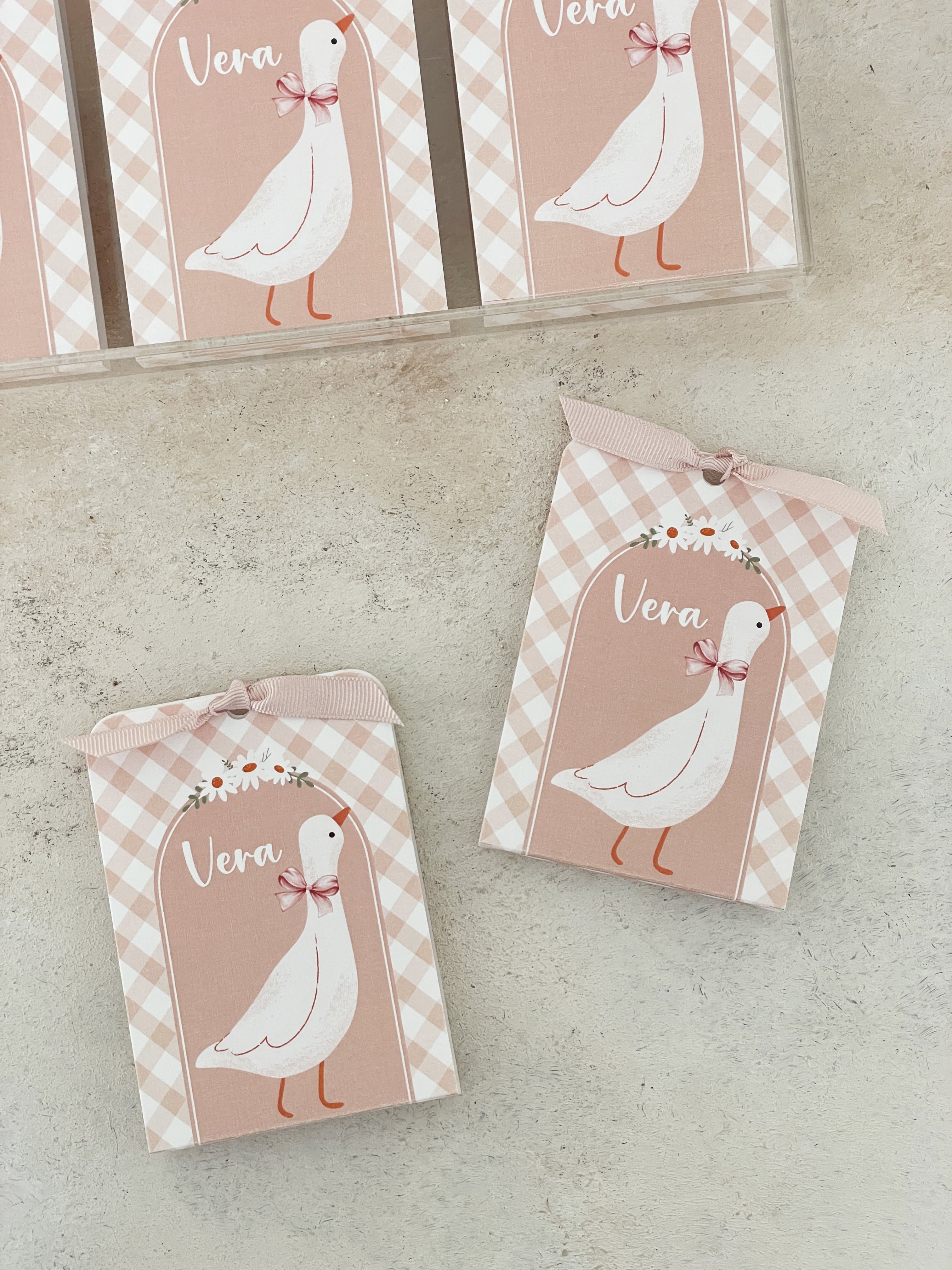 Happy Goose Girl Pleksi Magnet ve Kılıfı