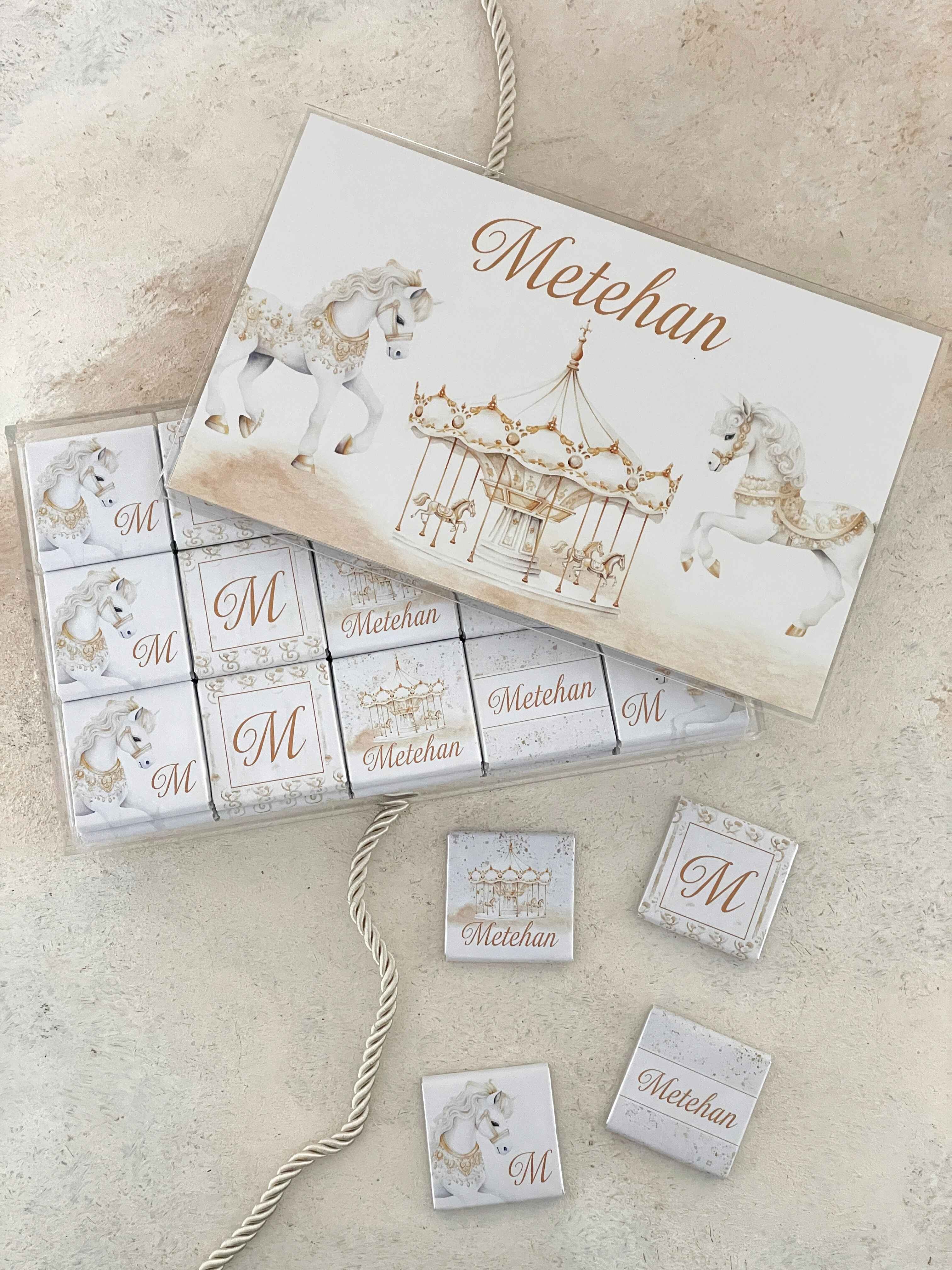Pale Carousel Madlen Pleksi Çikolata Kutusu